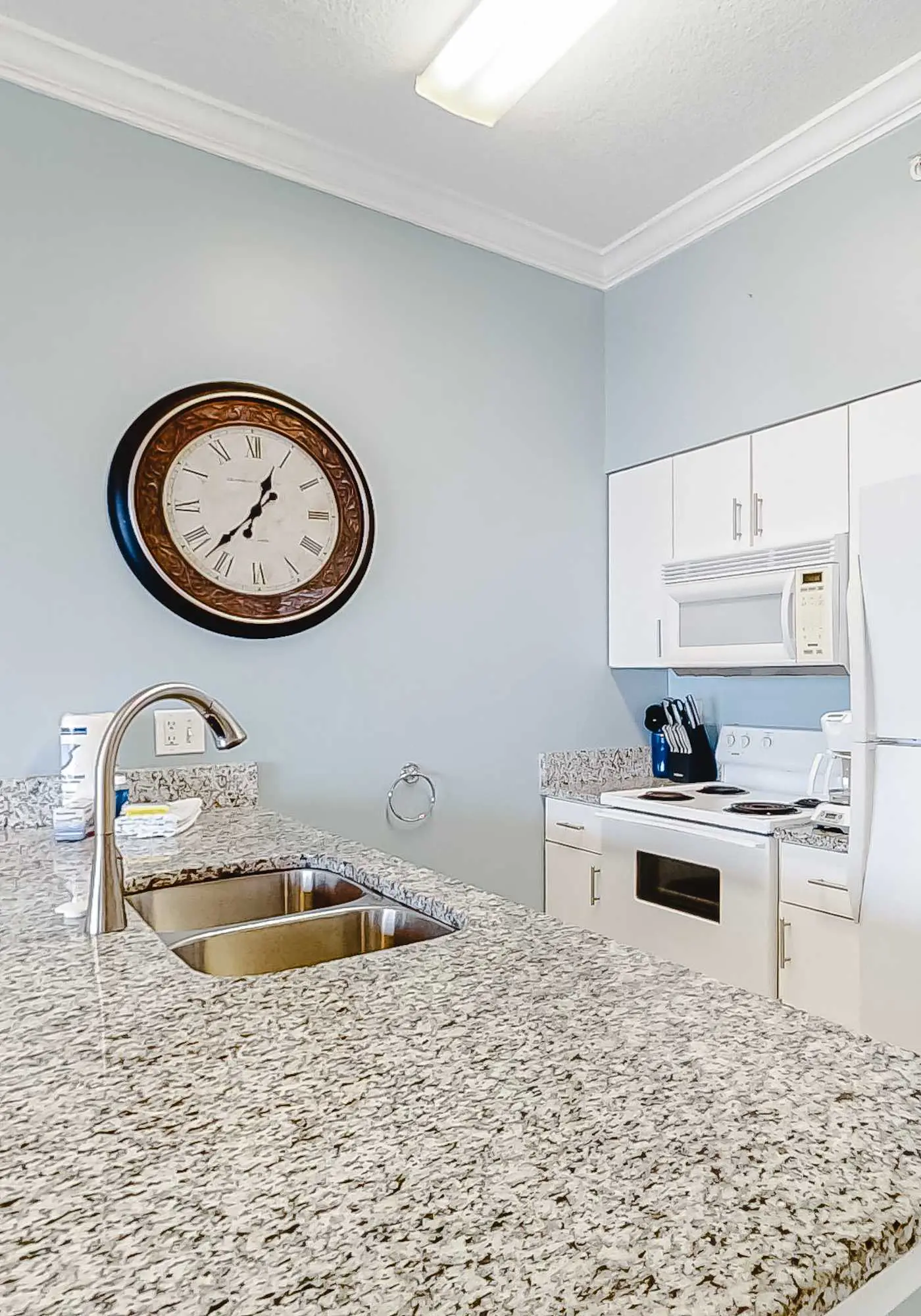 Serene Gulf-front condo with pool, hot tub, sauna, washer/dryer, & central AC