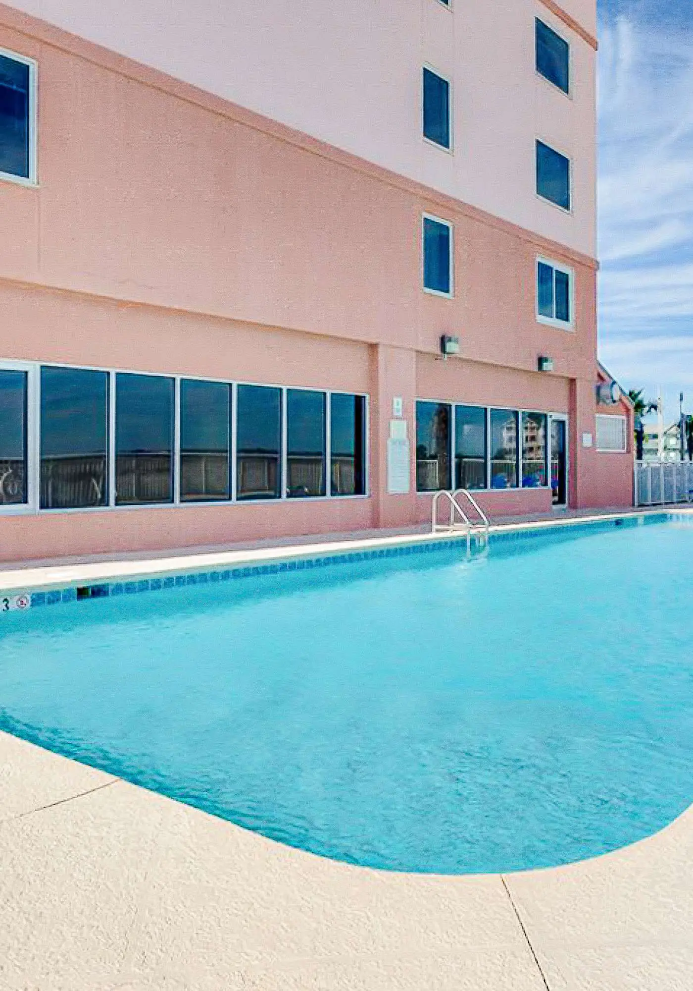Serene Gulf-front condo with pool, hot tub, sauna, washer/dryer, & central AC