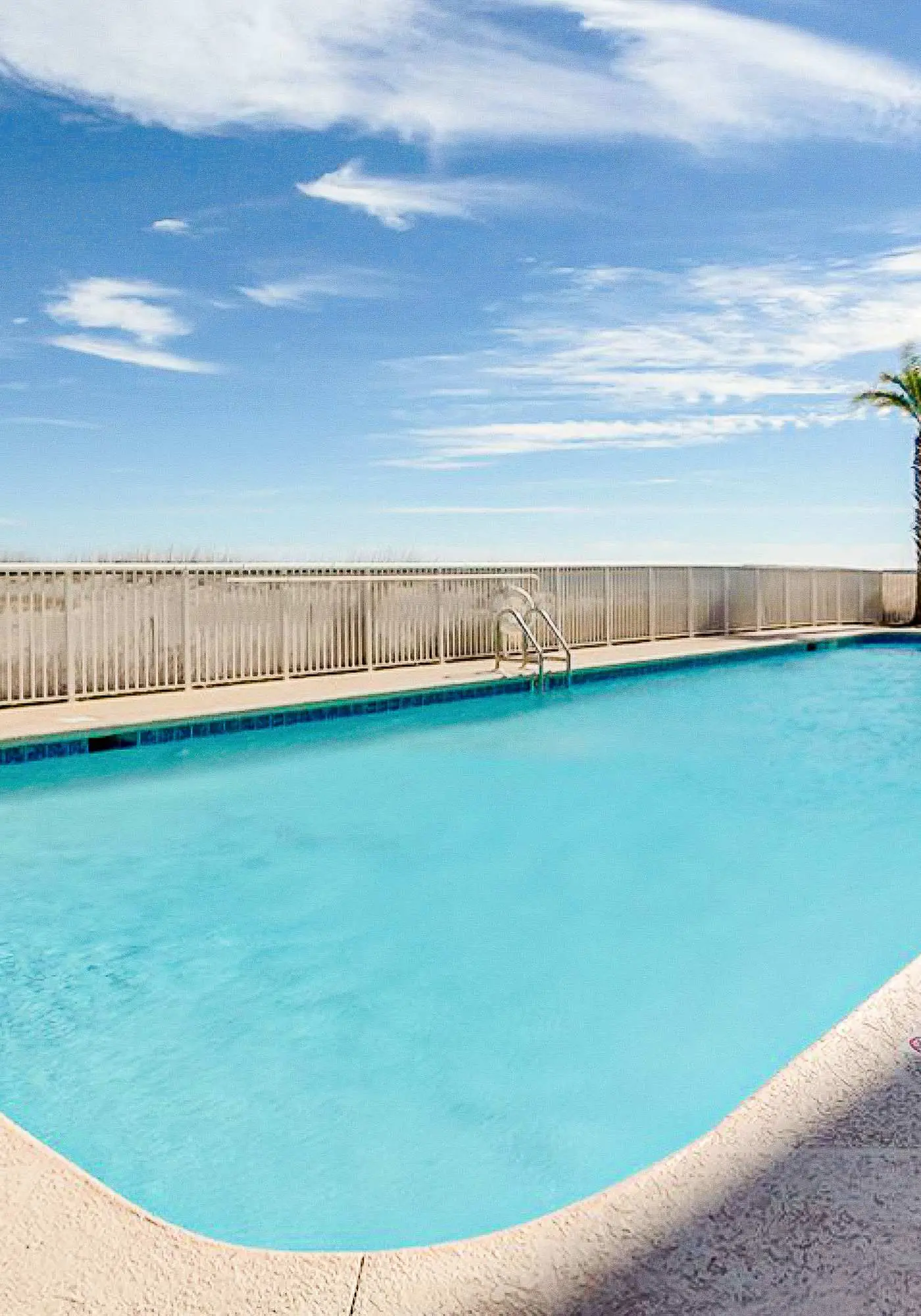 Serene Gulf-front condo with pool, hot tub, sauna, washer/dryer, & central AC