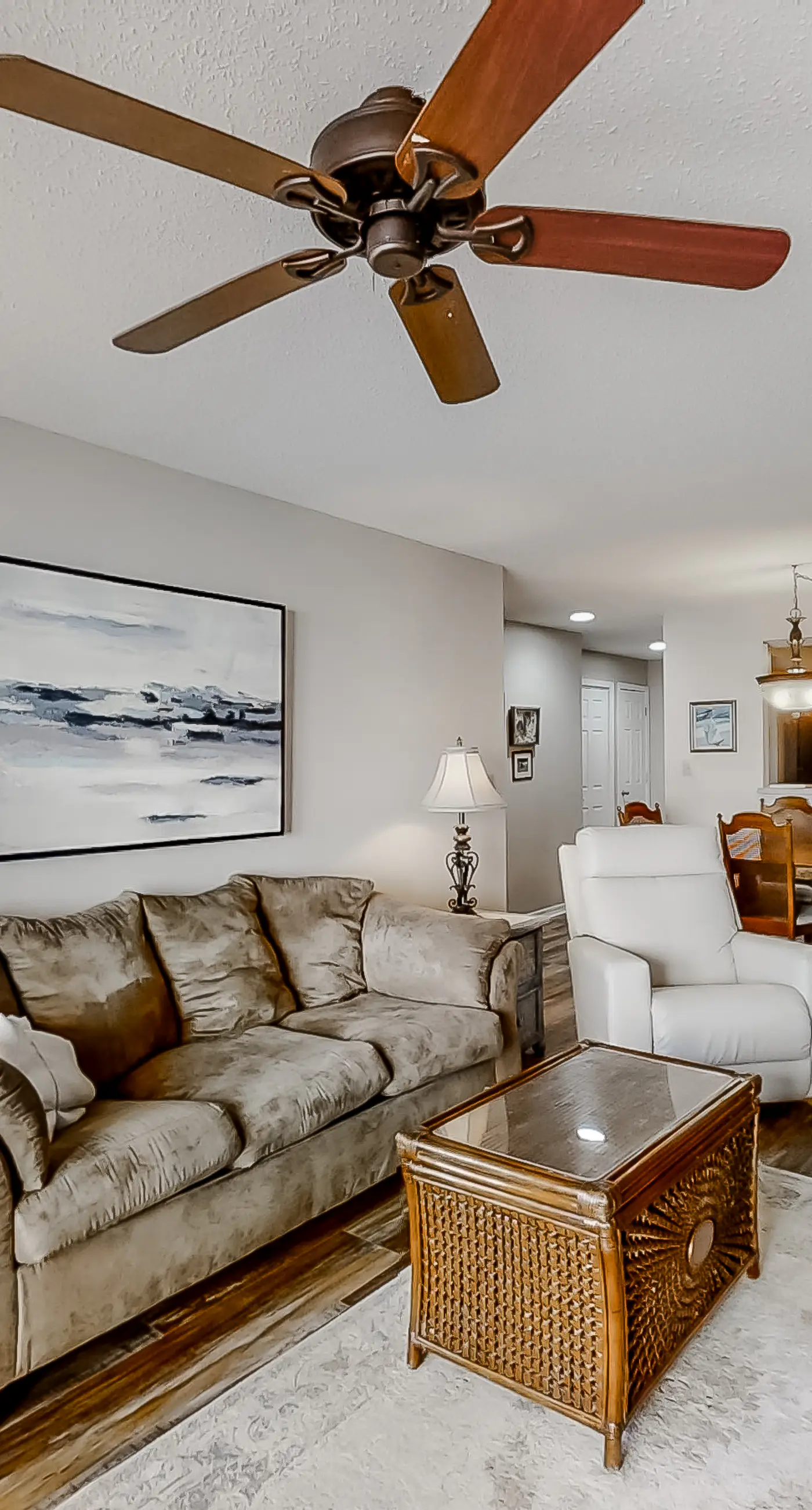 Open and Elegant Condo with Beach Access, Shared Pool, Boat & Fishing Pier