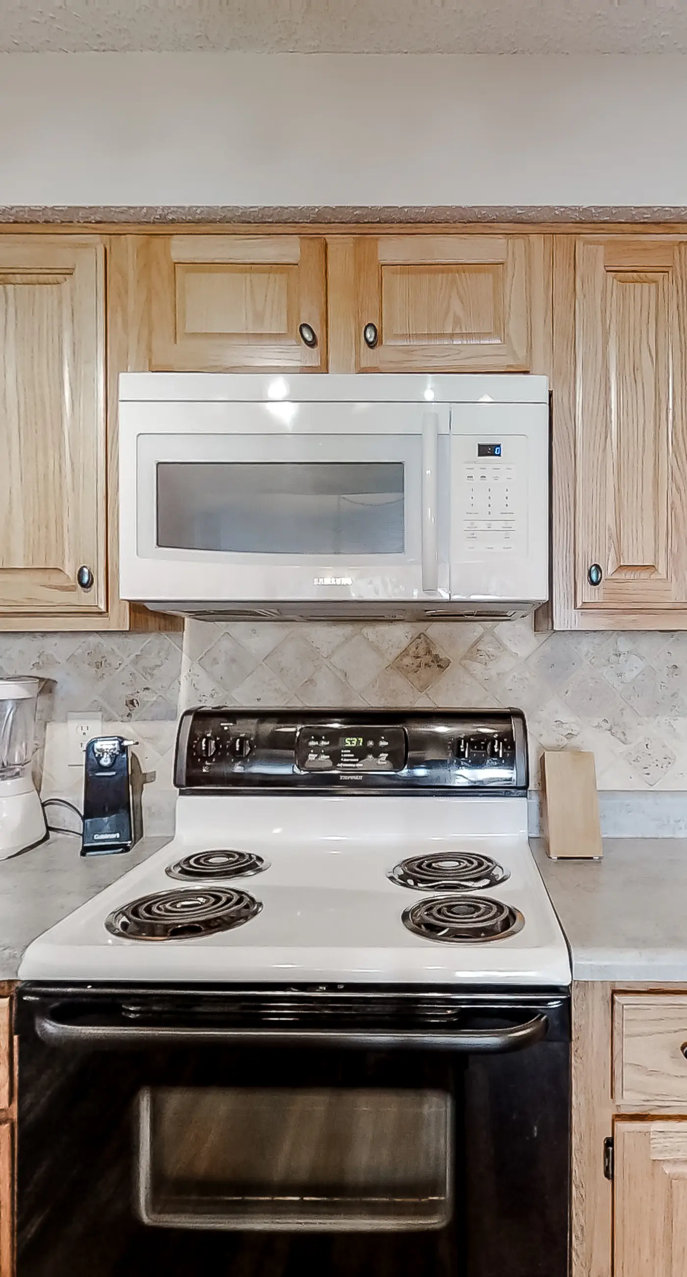 Open and Elegant Condo with Beach Access, Shared Pool, Boat & Fishing Pier