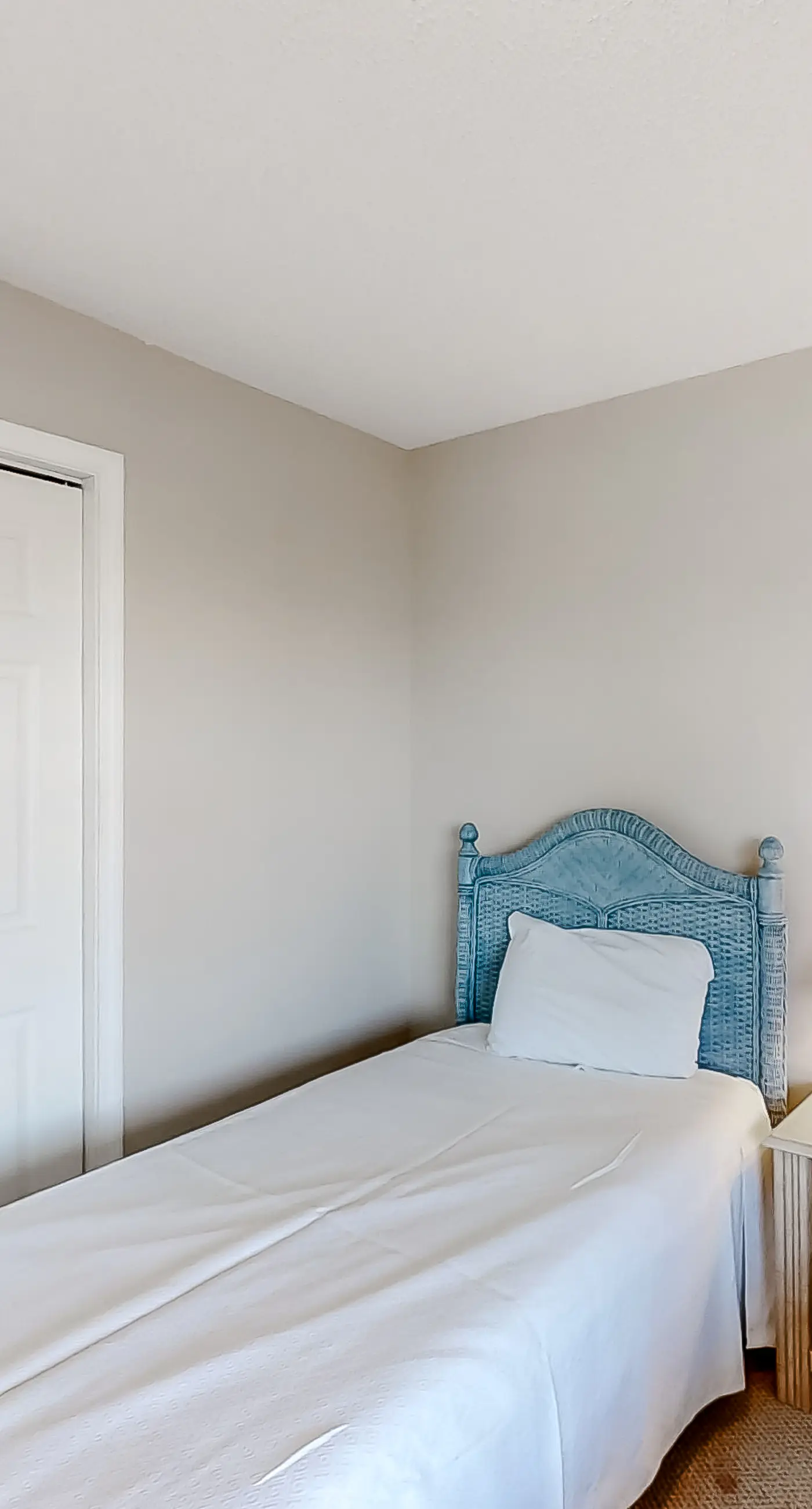 Open and Elegant Condo with Beach Access, Shared Pool, Boat & Fishing Pier