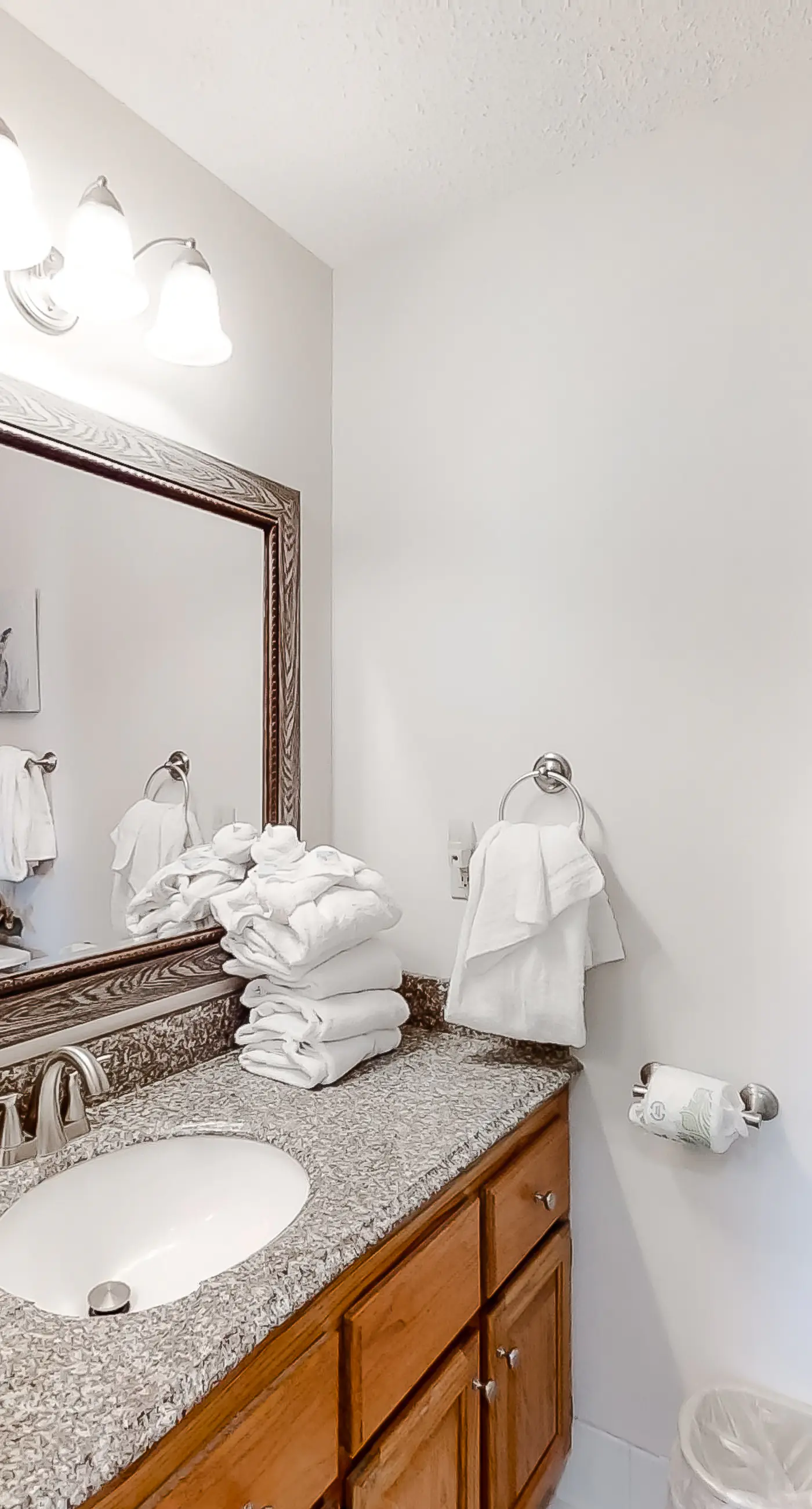 Open and Elegant Condo with Beach Access, Shared Pool, Boat & Fishing Pier