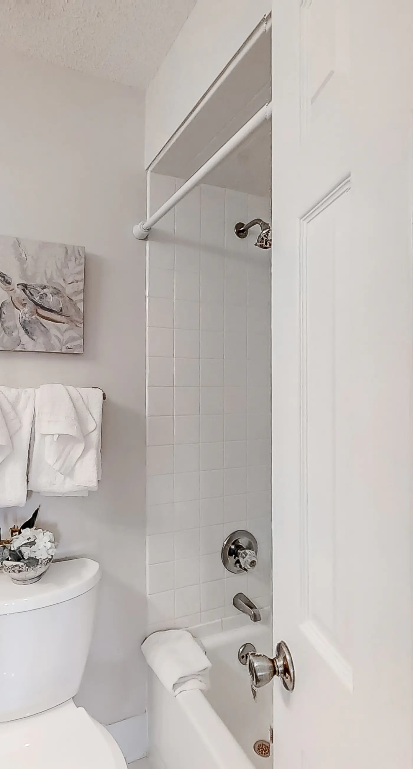 Open and Elegant Condo with Beach Access, Shared Pool, Boat & Fishing Pier