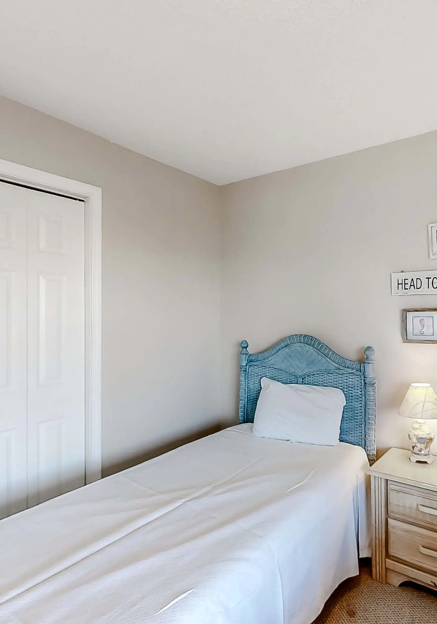 Open and Elegant Condo with Beach Access, Shared Pool, Boat & Fishing Pier