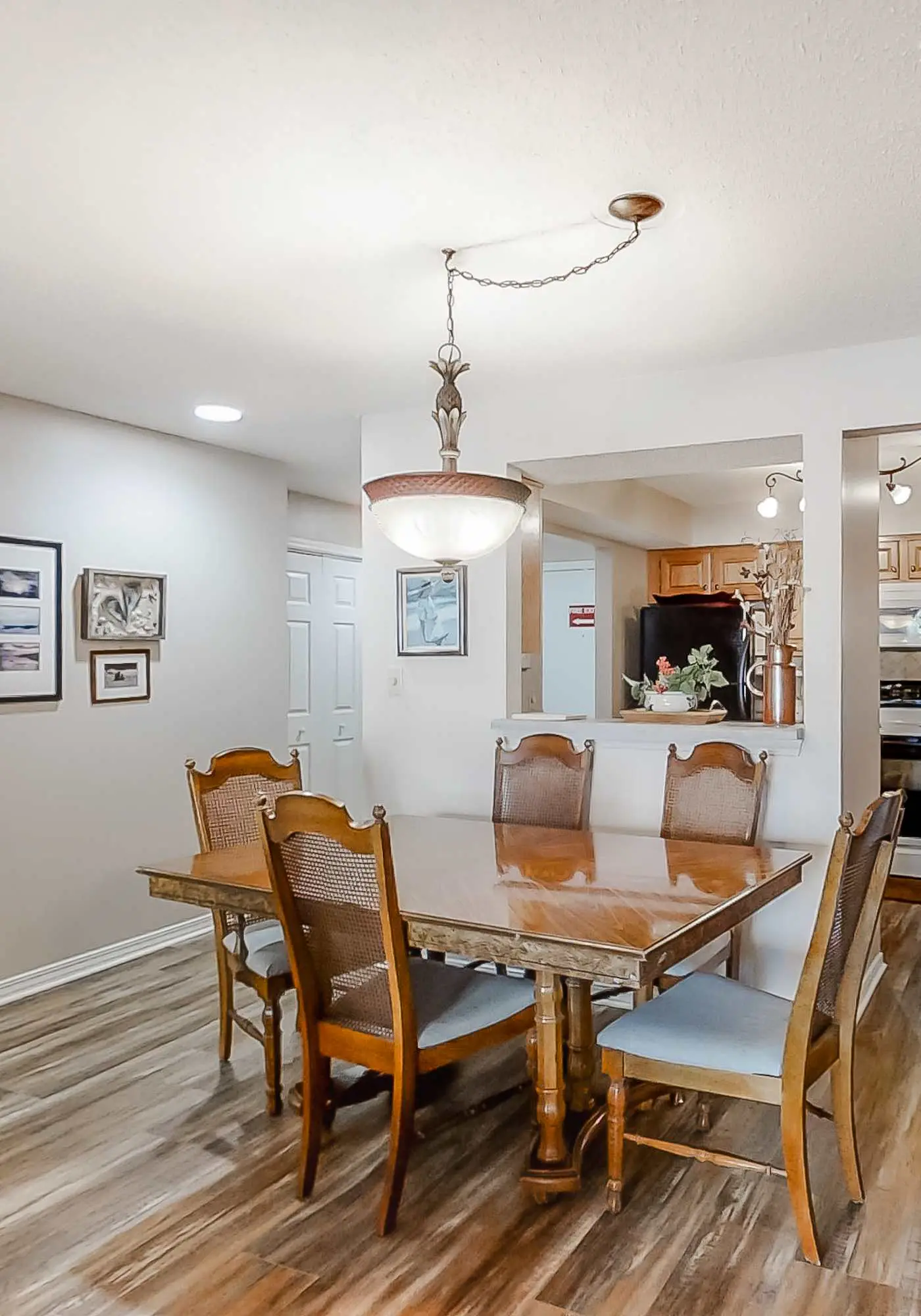 Open and Elegant Condo with Beach Access, Shared Pool, Boat & Fishing Pier