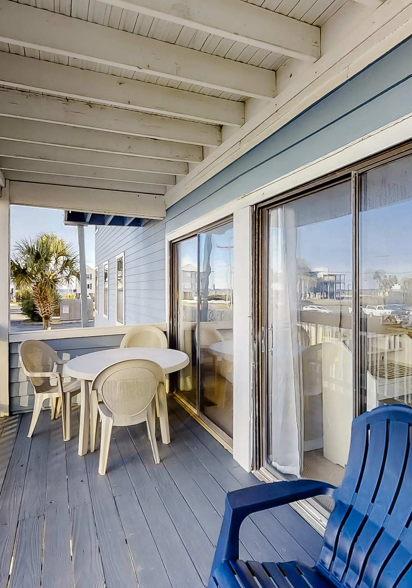 Open and Elegant Condo with Beach Access, Shared Pool, Boat & Fishing Pier