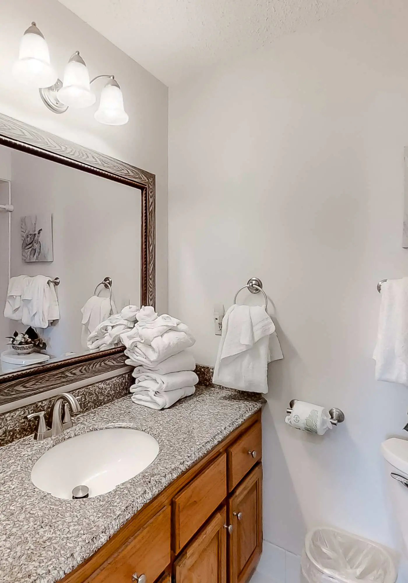 Open and Elegant Condo with Beach Access, Shared Pool, Boat & Fishing Pier