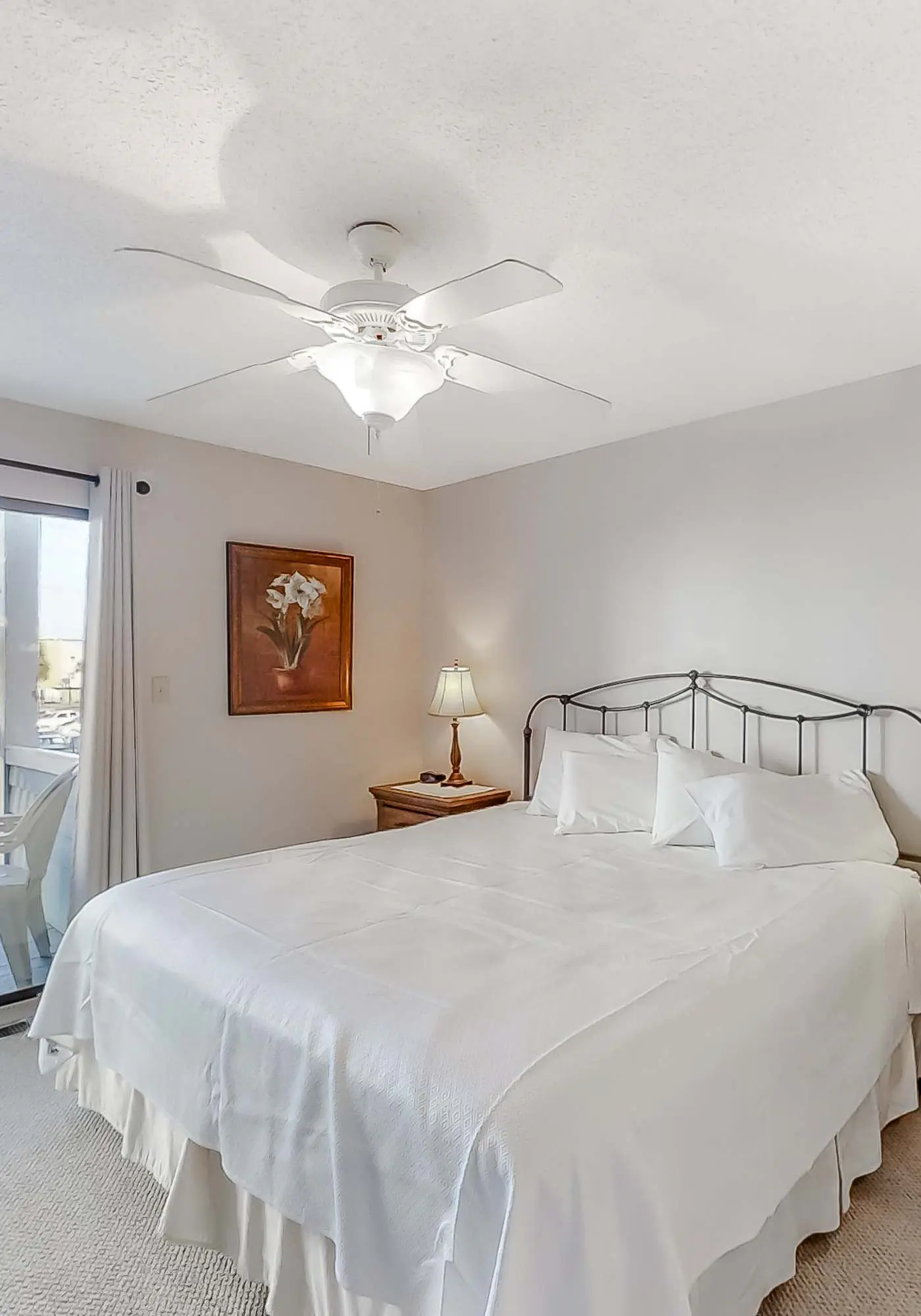 Open and Elegant Condo with Beach Access, Shared Pool, Boat & Fishing Pier