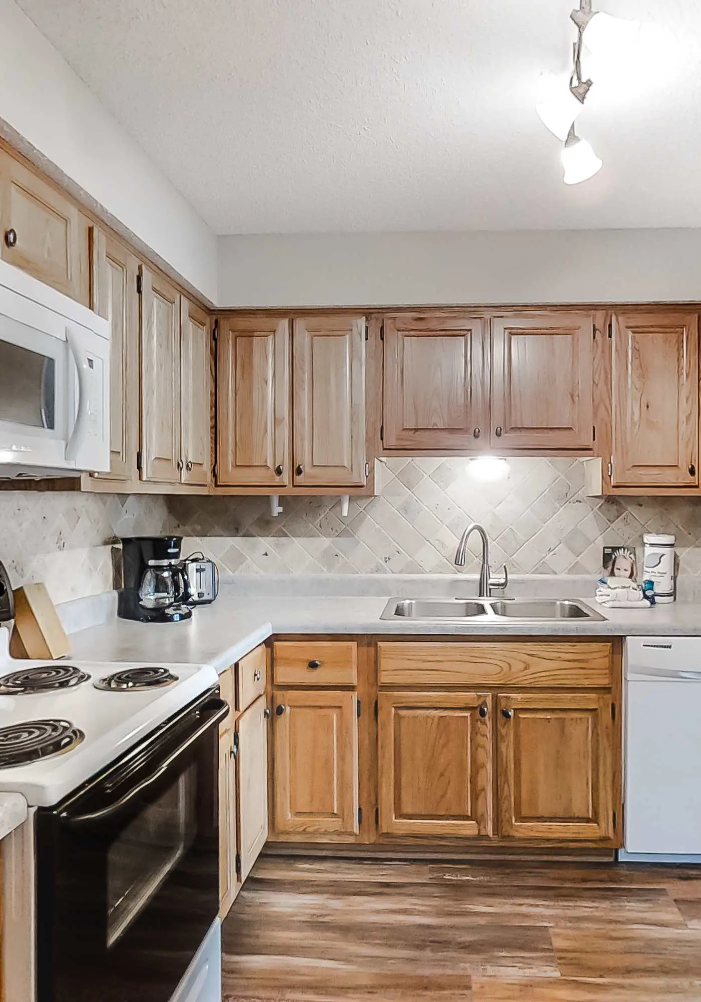 Open and Elegant Condo with Beach Access, Shared Pool, Boat & Fishing Pier