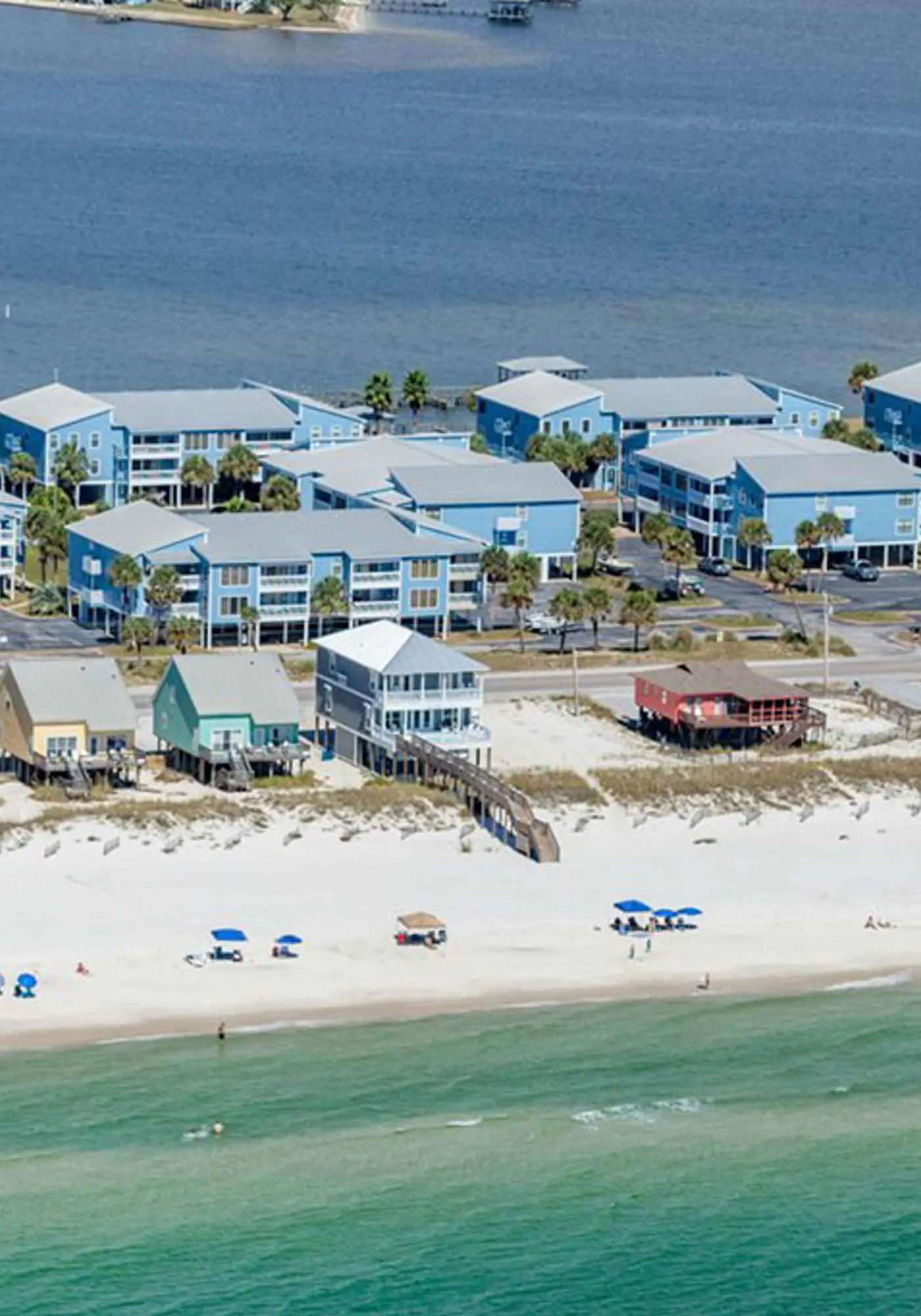 Open and Elegant Condo with Beach Access, Shared Pool, Boat & Fishing Pier