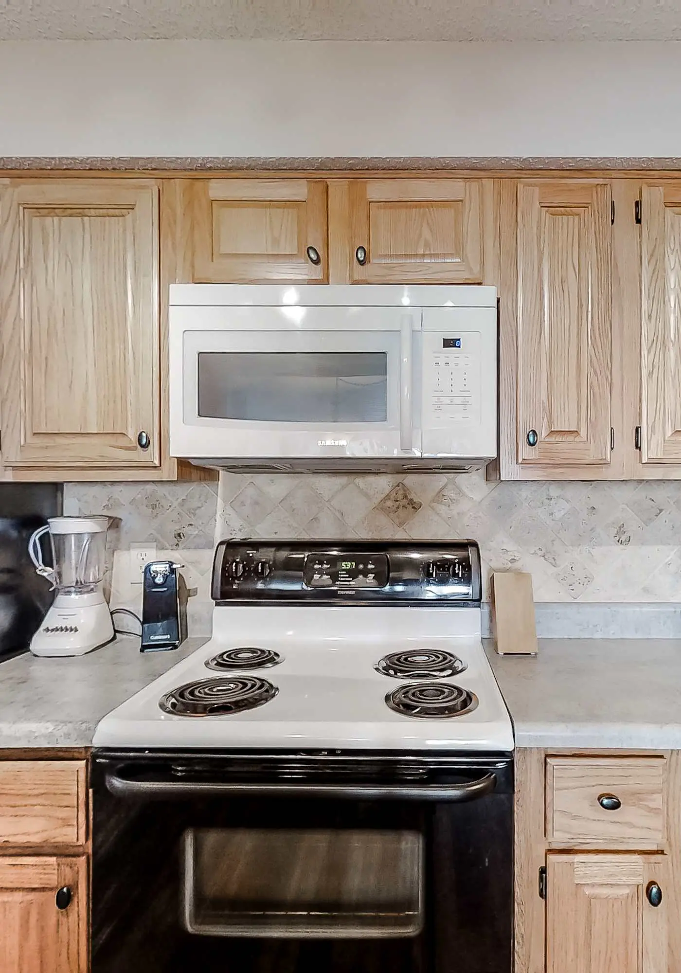 Open and Elegant Condo with Beach Access, Shared Pool, Boat & Fishing Pier