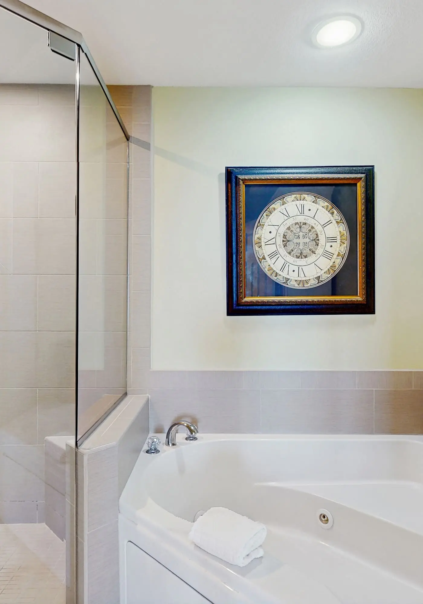 Inviting Gulf-front condo with pool, sauna, washer,dryer, & central AC
