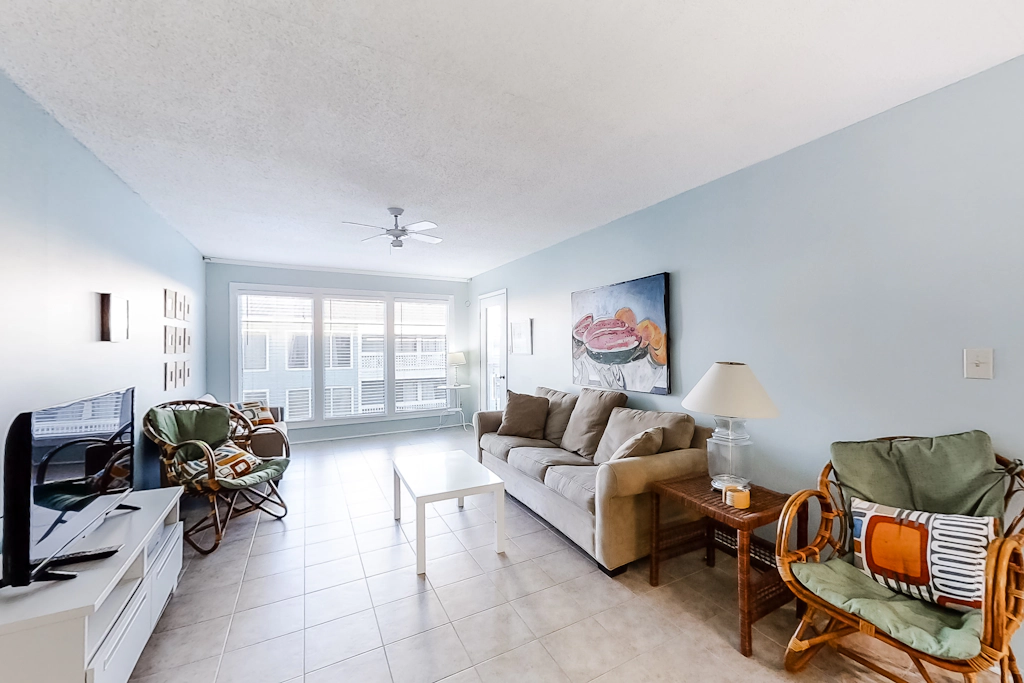 Cheerful Condo with Shared Pool, Pier, and Beach Access