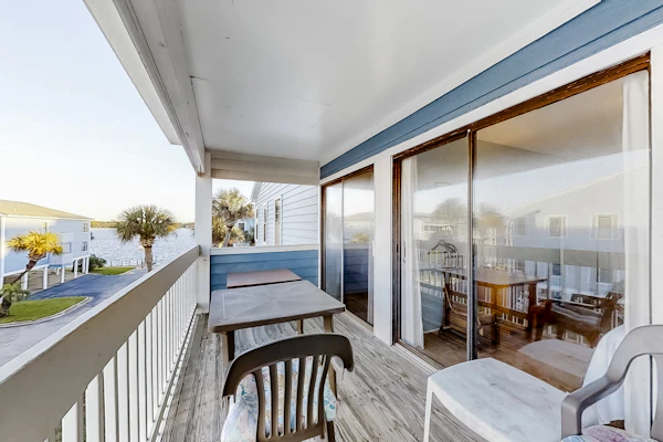 Cheerful Condo with Shared Pool, Pier, and Beach Access