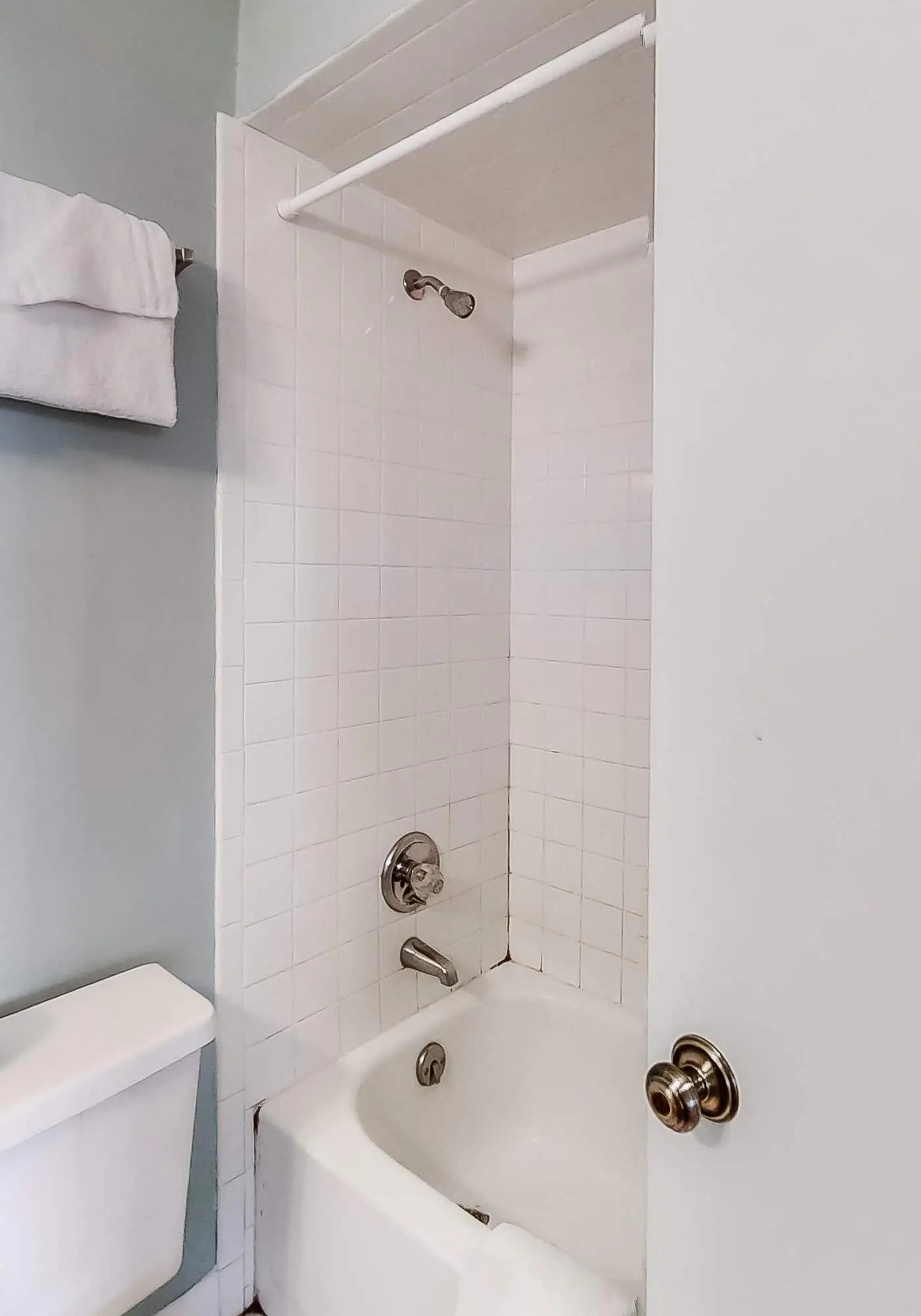 Cheerful Condo with Shared Pool, Pier, and Beach Access