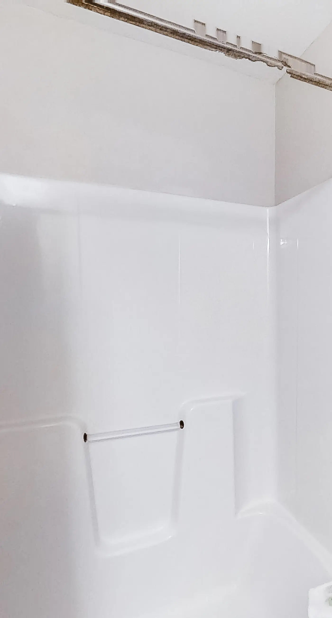 Gulf-front condo with pool, sauna, washer dryer, central AC, & gym