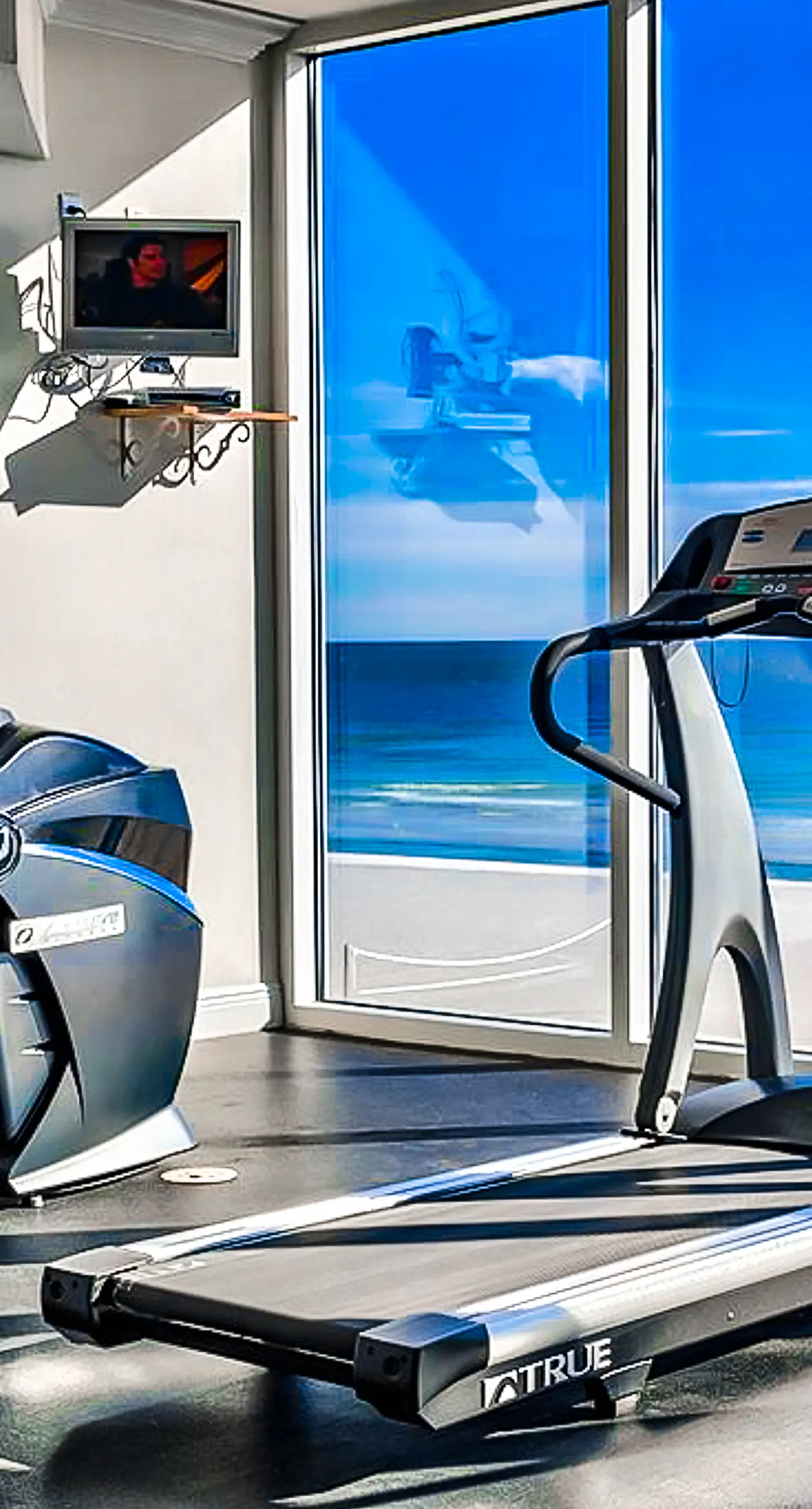 Gulf-front condo with pool, sauna, washer dryer, central AC, & gym