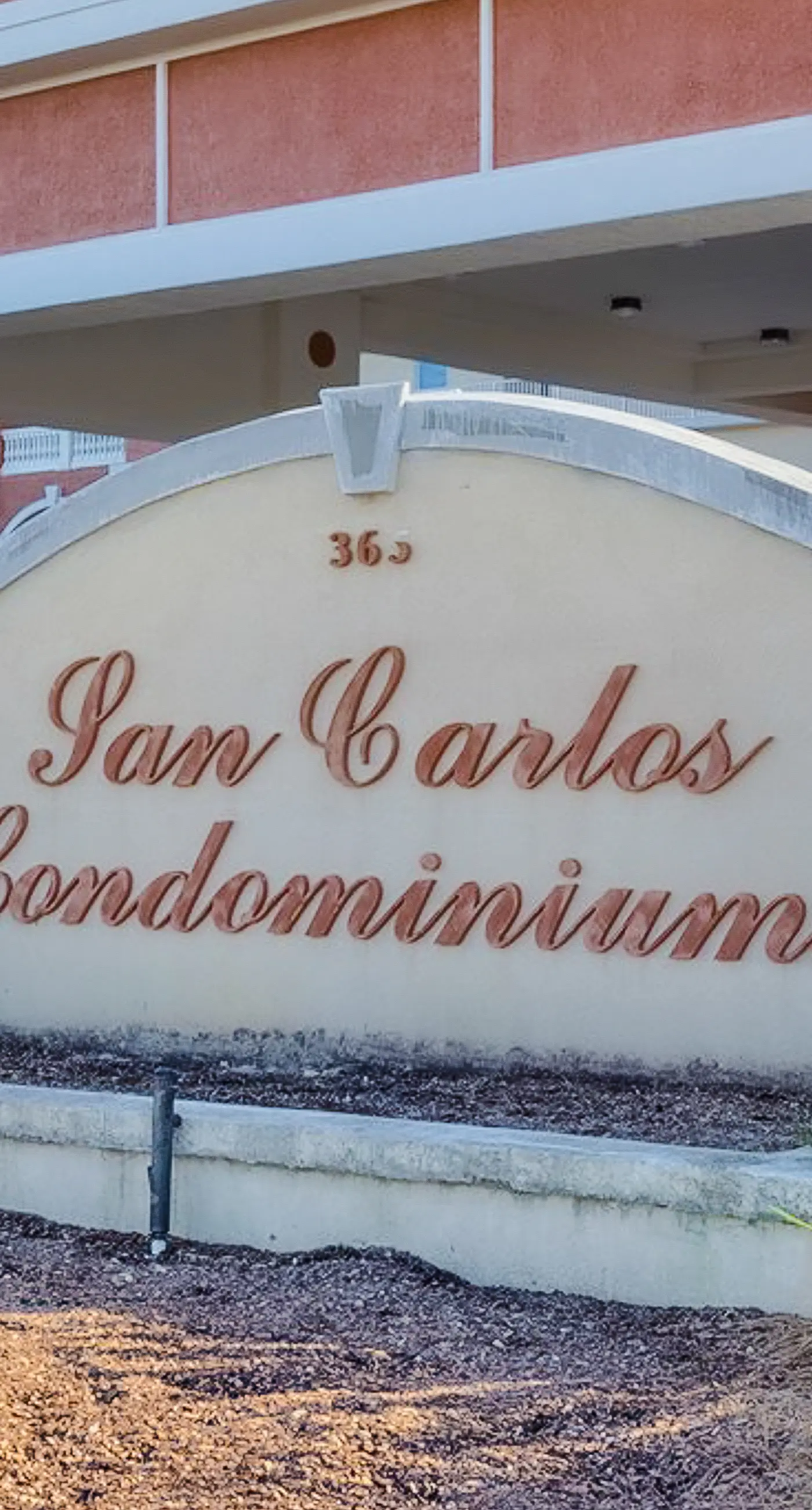 Gulf-front condo with pool, sauna, washer dryer, central AC, & gym