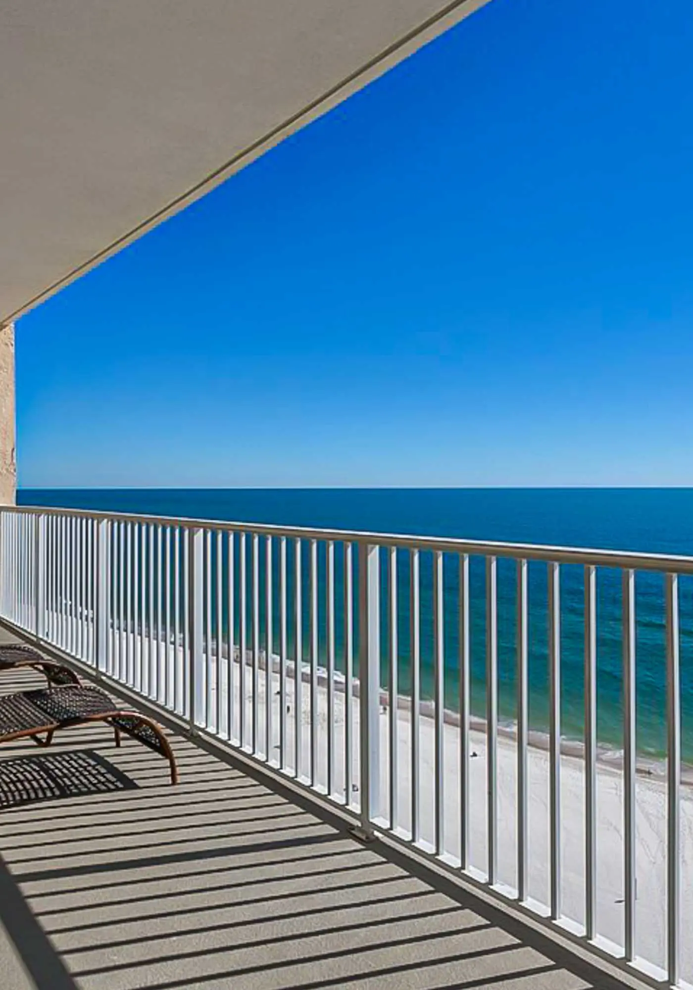 Gulf-front condo with pool, sauna, washer dryer, central AC, & gym
