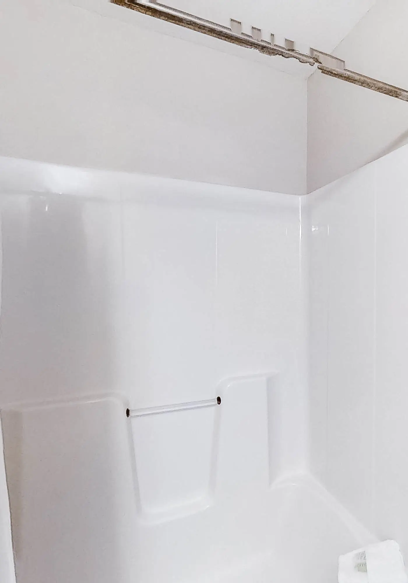 Gulf-front condo with pool, sauna, washer dryer, central AC, & gym