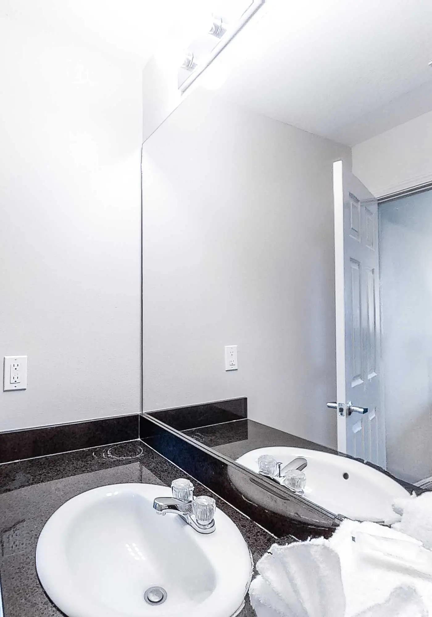 Gulf-front condo with pool, sauna, washer dryer, central AC, & gym