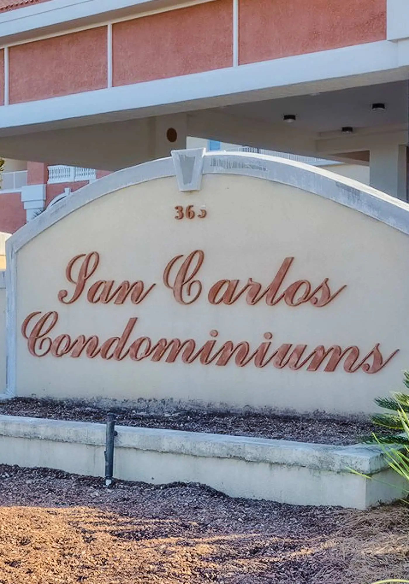 Gulf-front condo with pool, sauna, washer dryer, central AC, & gym