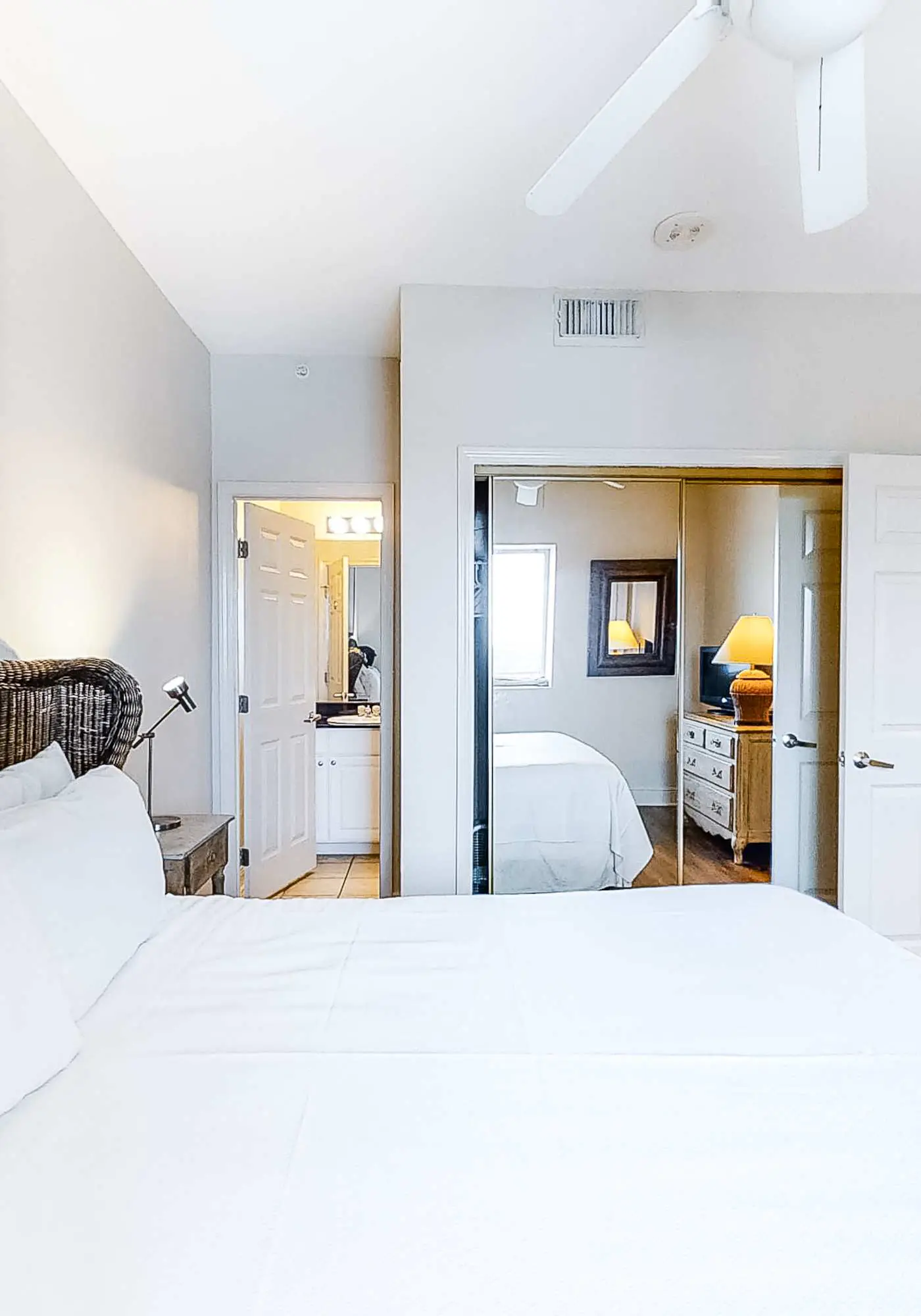 Gulf-front condo with pool, sauna, washer dryer, central AC, & gym