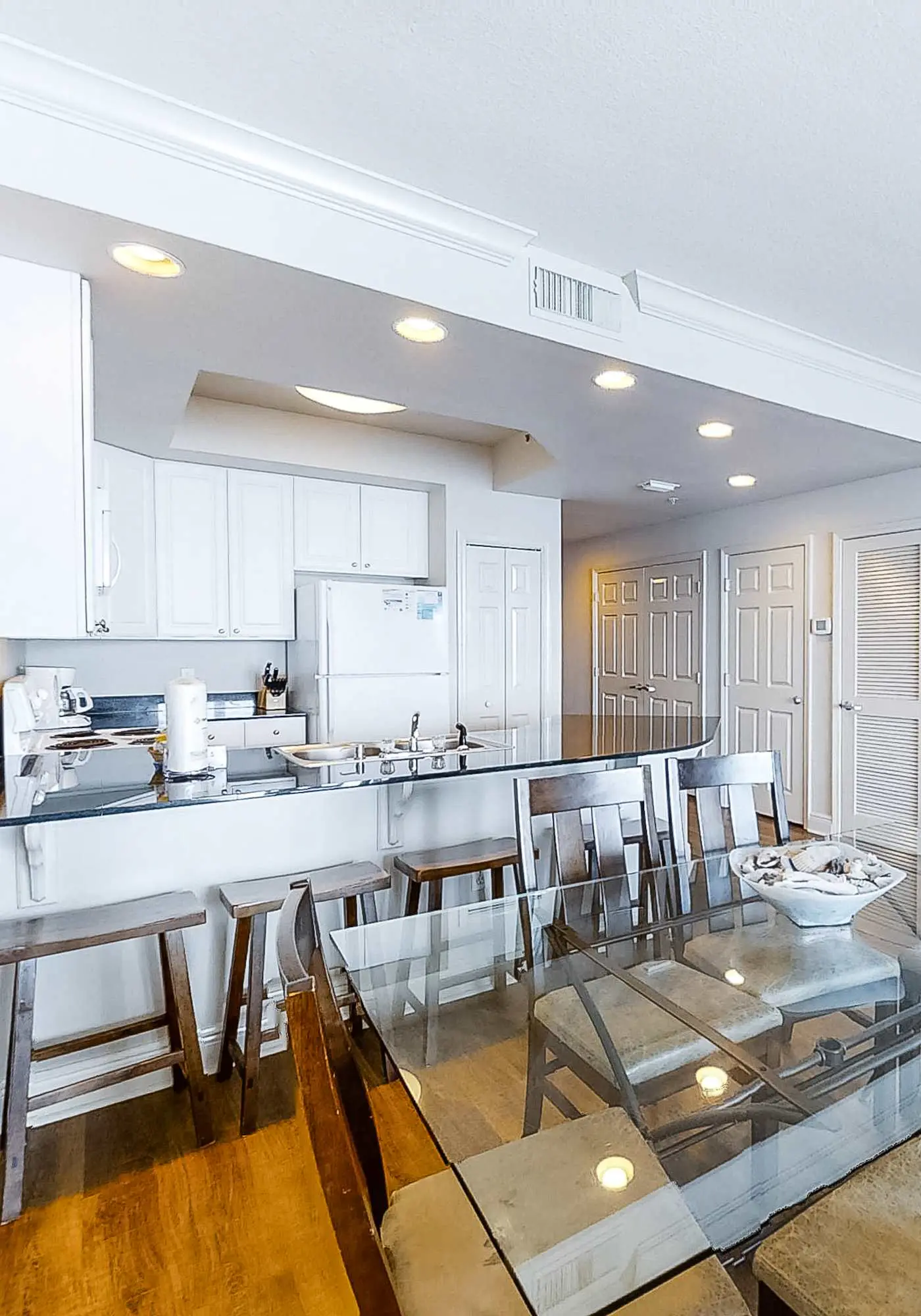 Gulf-front condo with pool, sauna, washer dryer, central AC, & gym