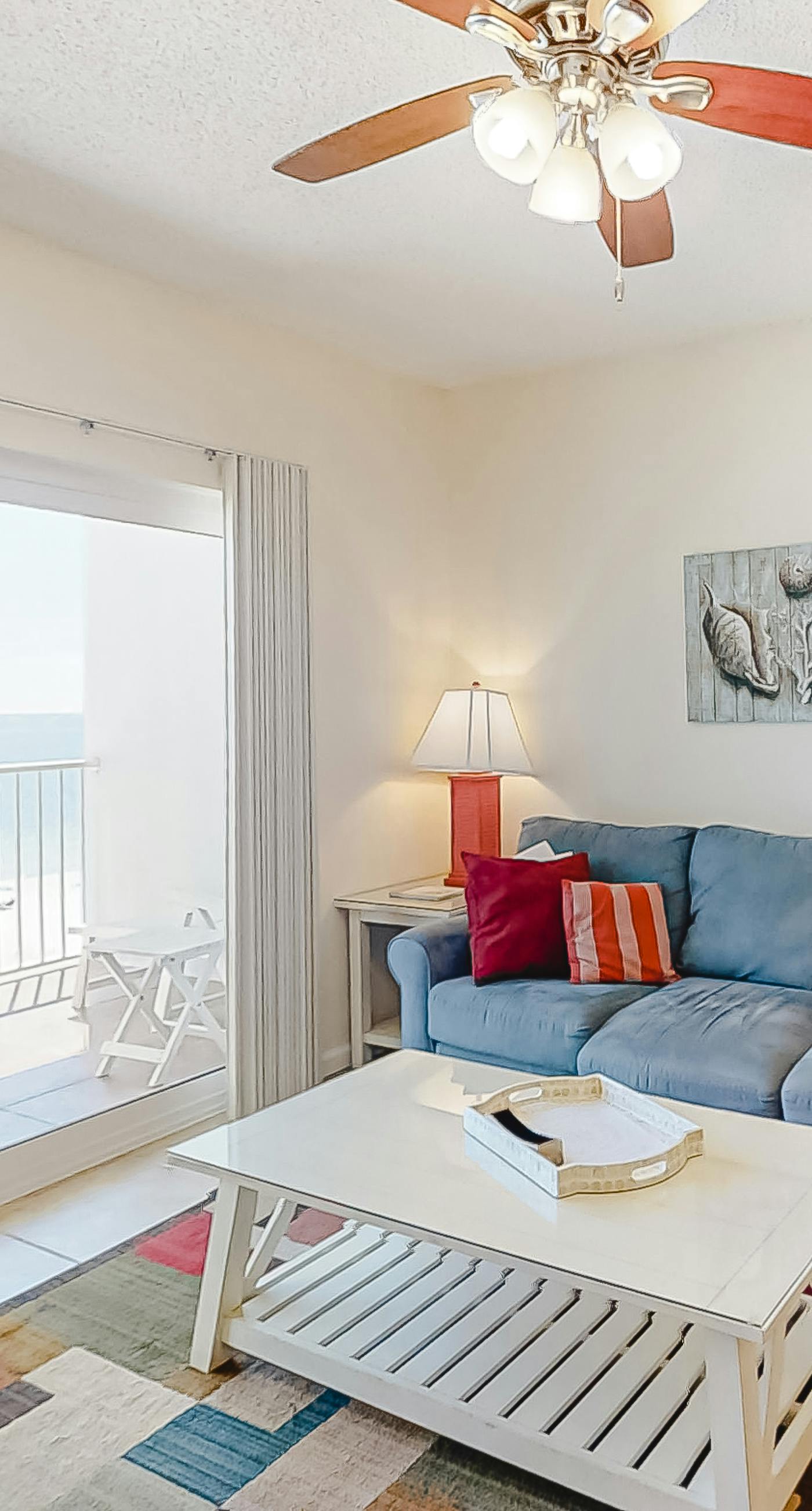 Bright and Convenient Condo Overlooking the Gulf + Shared Pool, Free WiFi