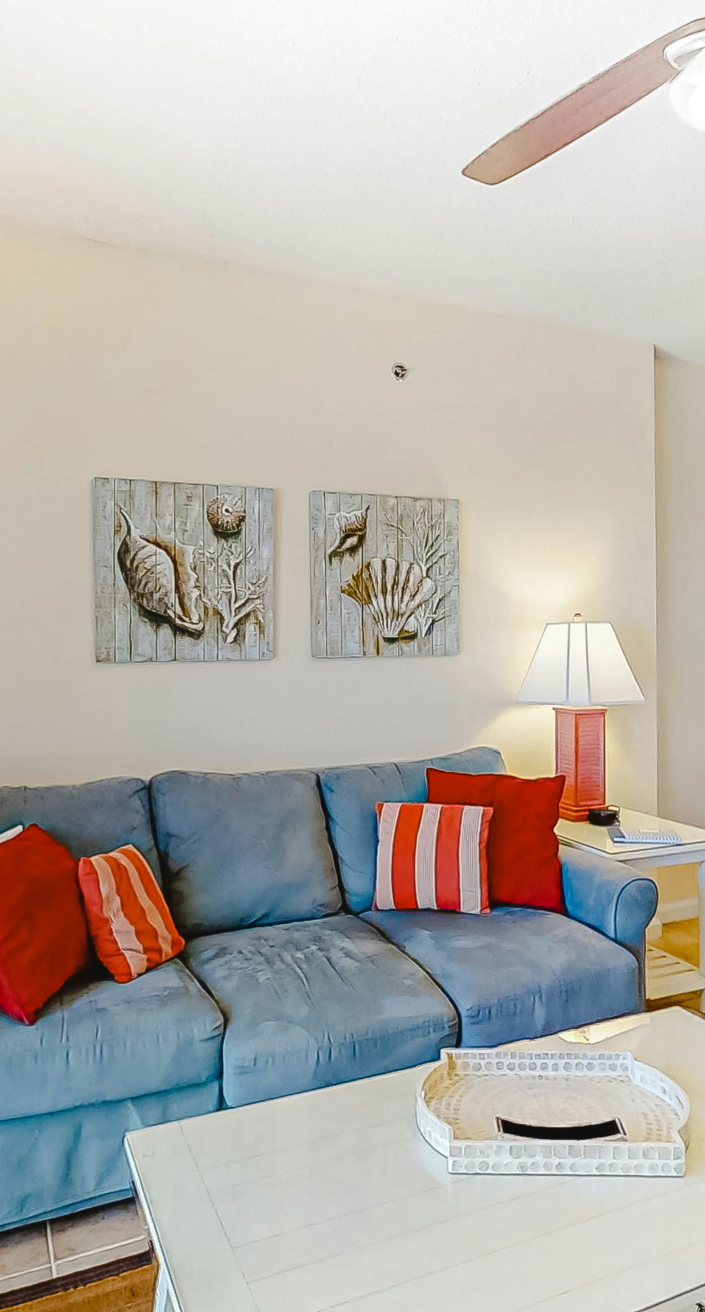 Bright and Convenient Condo Overlooking the Gulf + Shared Pool, Free WiFi