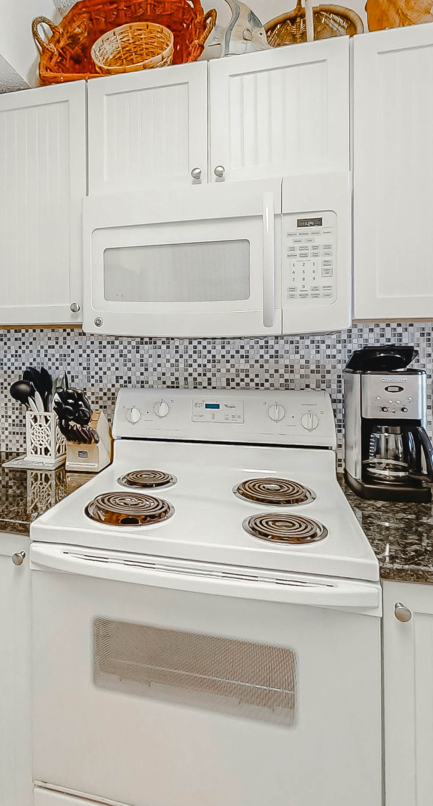 Bright and Convenient Condo Overlooking the Gulf + Shared Pool, Free WiFi