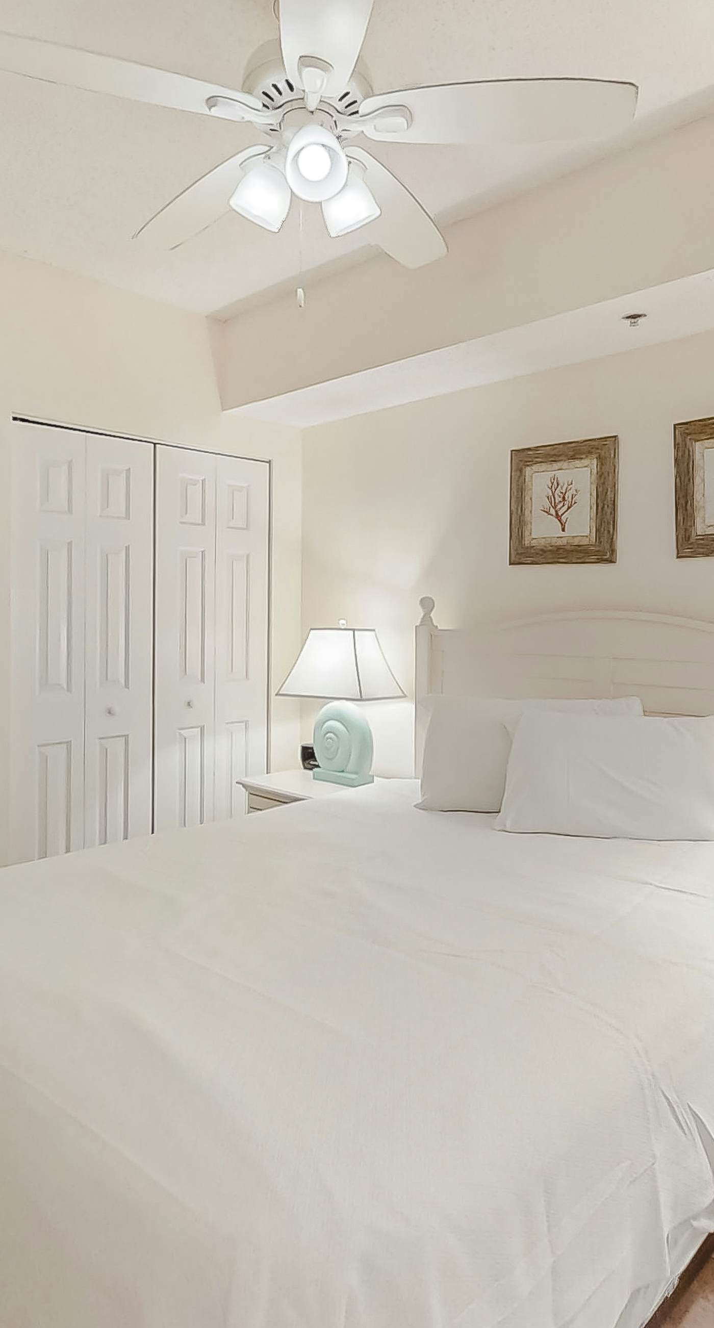 Bright and Convenient Condo Overlooking the Gulf + Shared Pool, Free WiFi