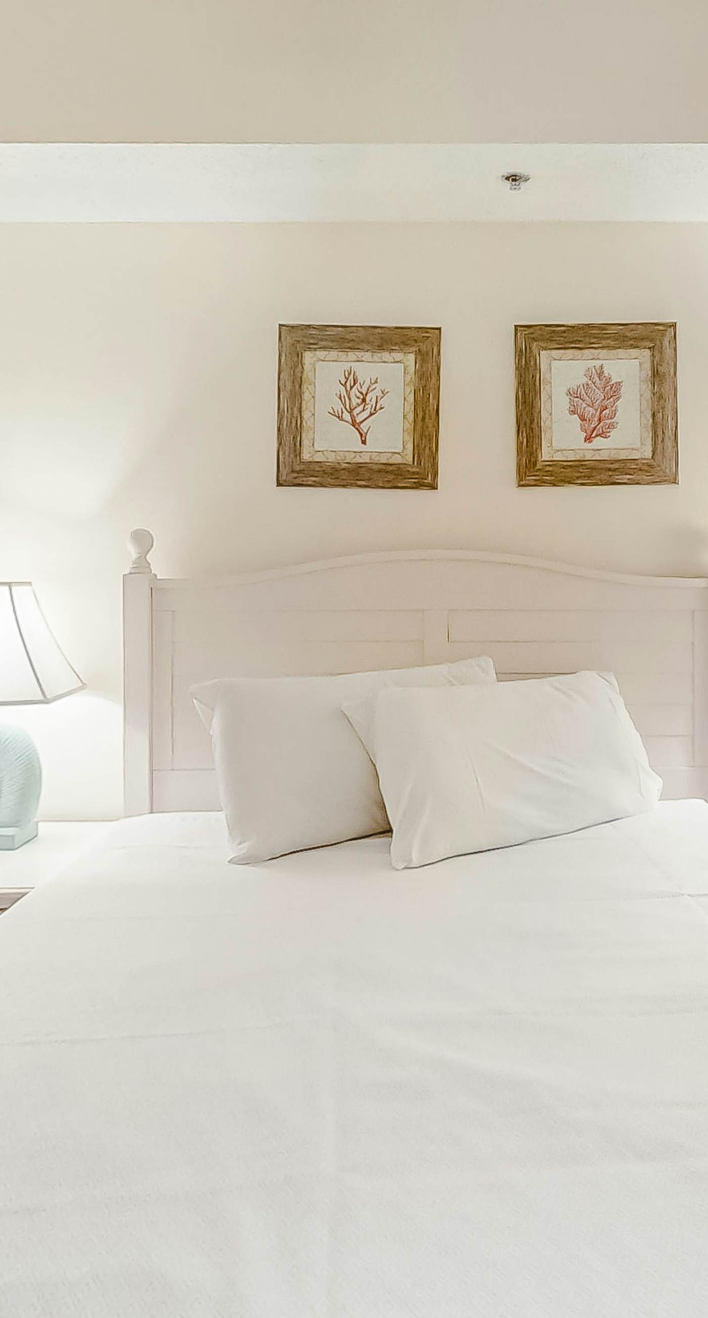 Bright and Convenient Condo Overlooking the Gulf + Shared Pool, Free WiFi