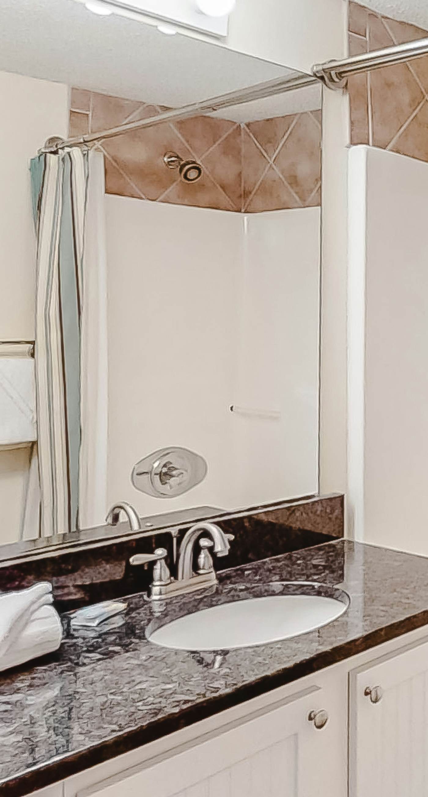 Bright and Convenient Condo Overlooking the Gulf + Shared Pool, Free WiFi