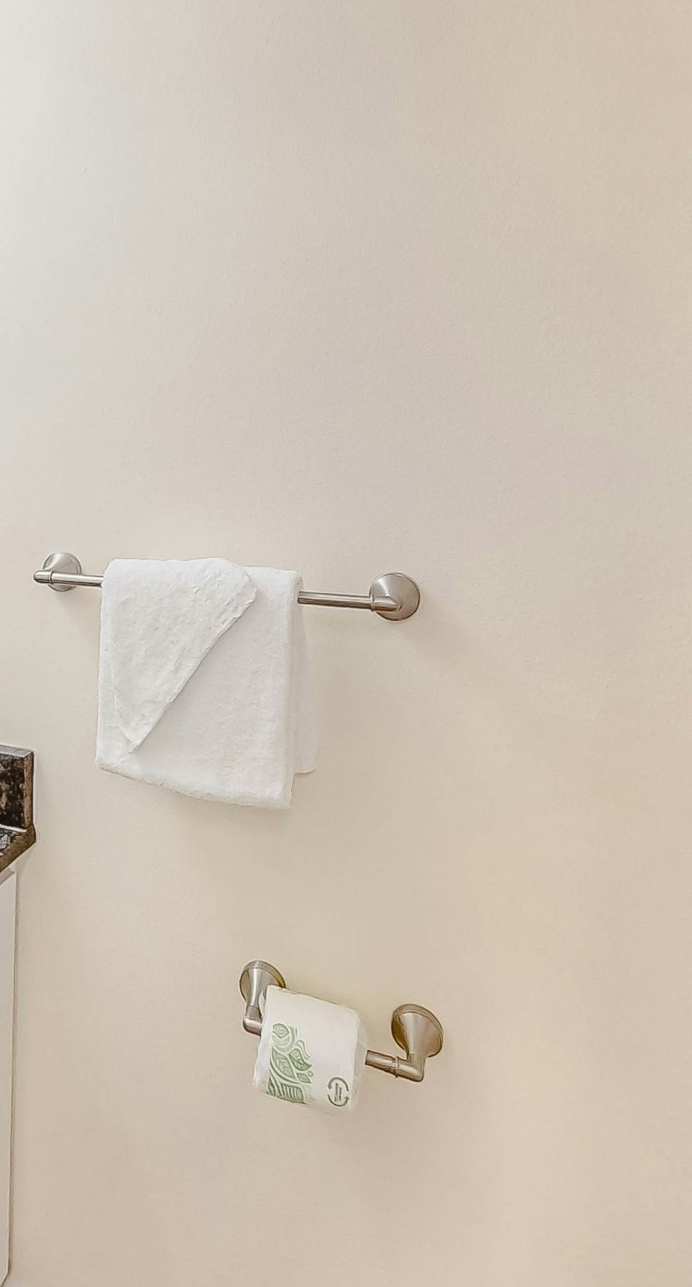 Bright and Convenient Condo Overlooking the Gulf + Shared Pool, Free WiFi