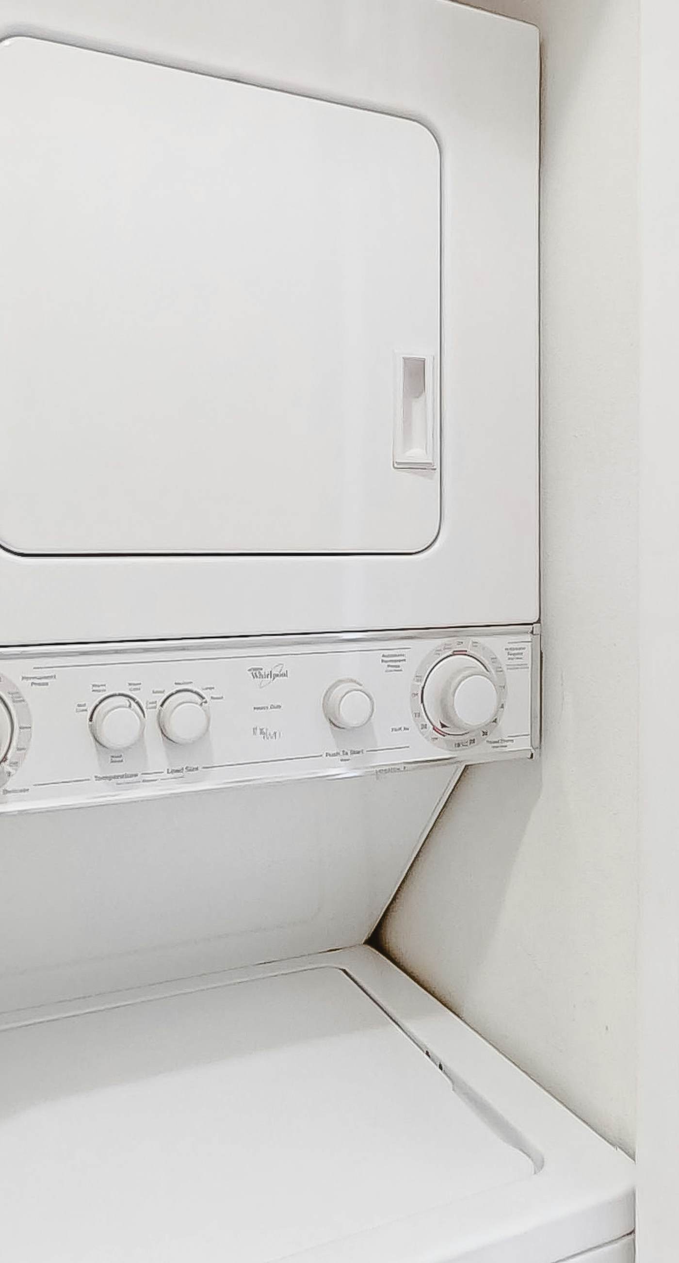 Bright and Convenient Condo Overlooking the Gulf + Shared Pool, Free WiFi