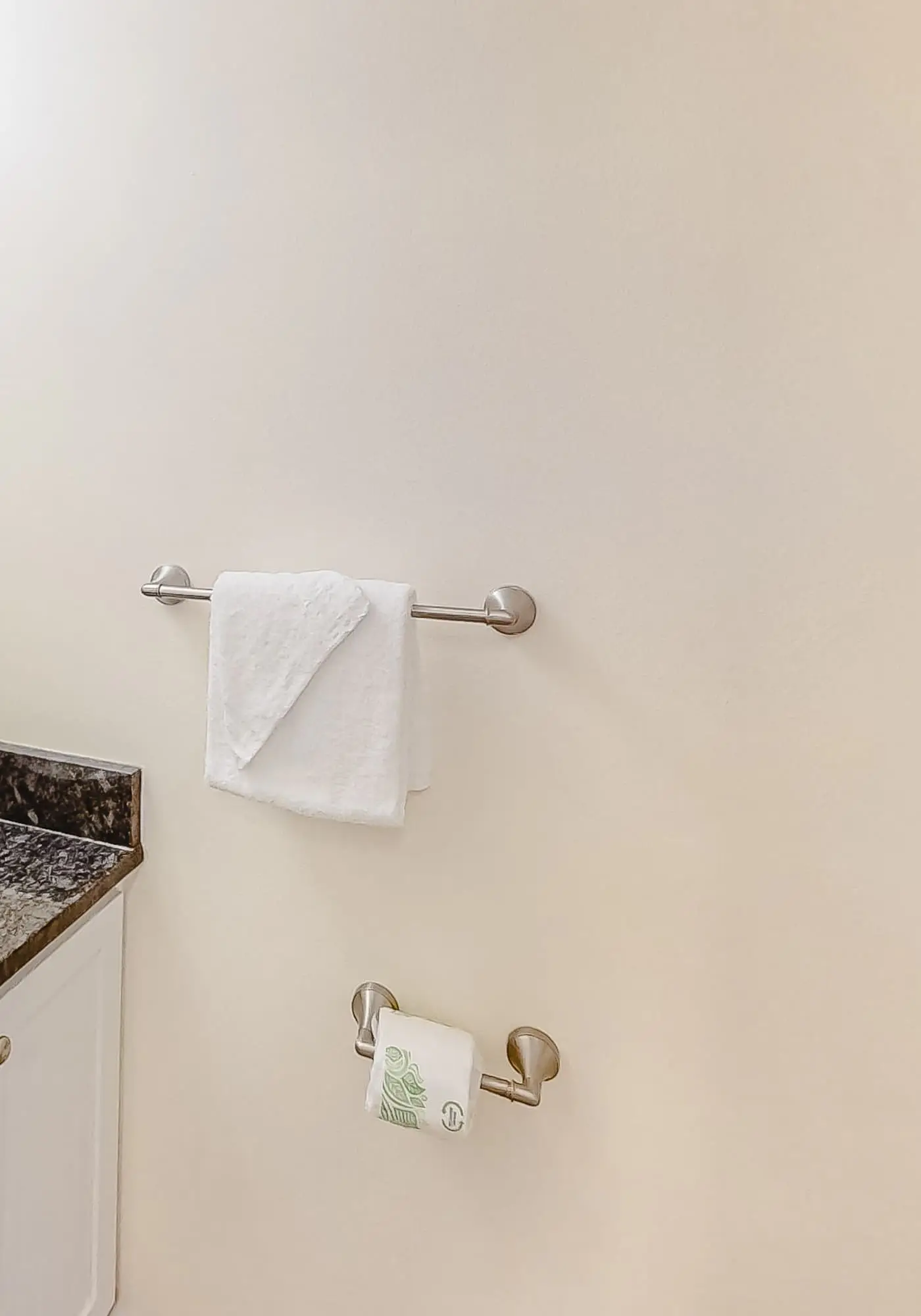Bright and Convenient Condo Overlooking the Gulf + Shared Pool, Free WiFi