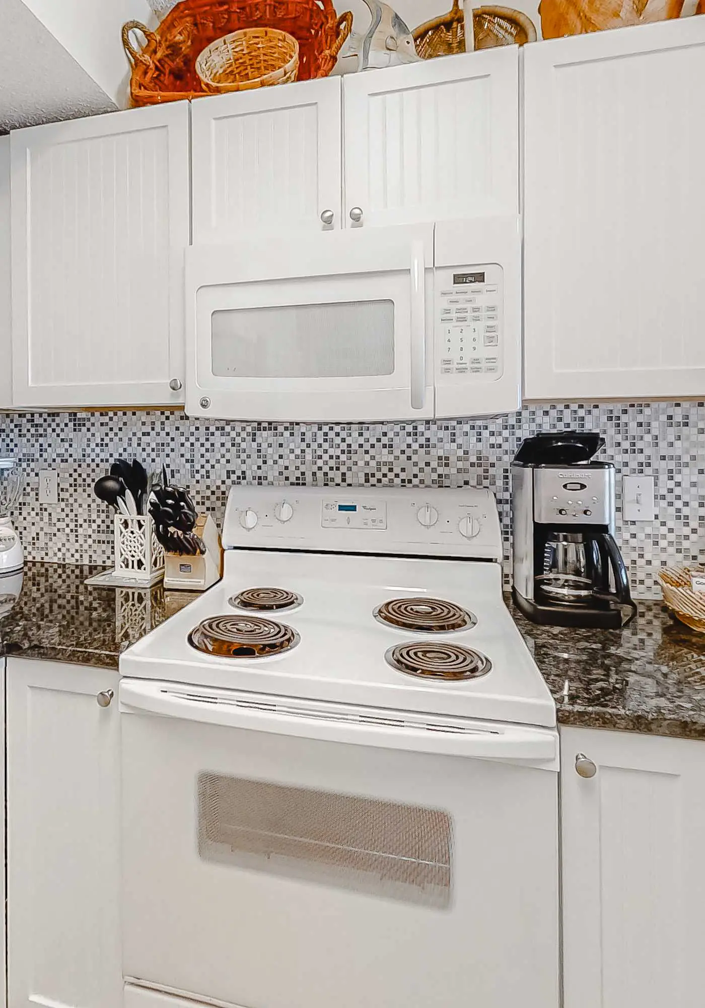 Bright and Convenient Condo Overlooking the Gulf + Shared Pool, Free WiFi