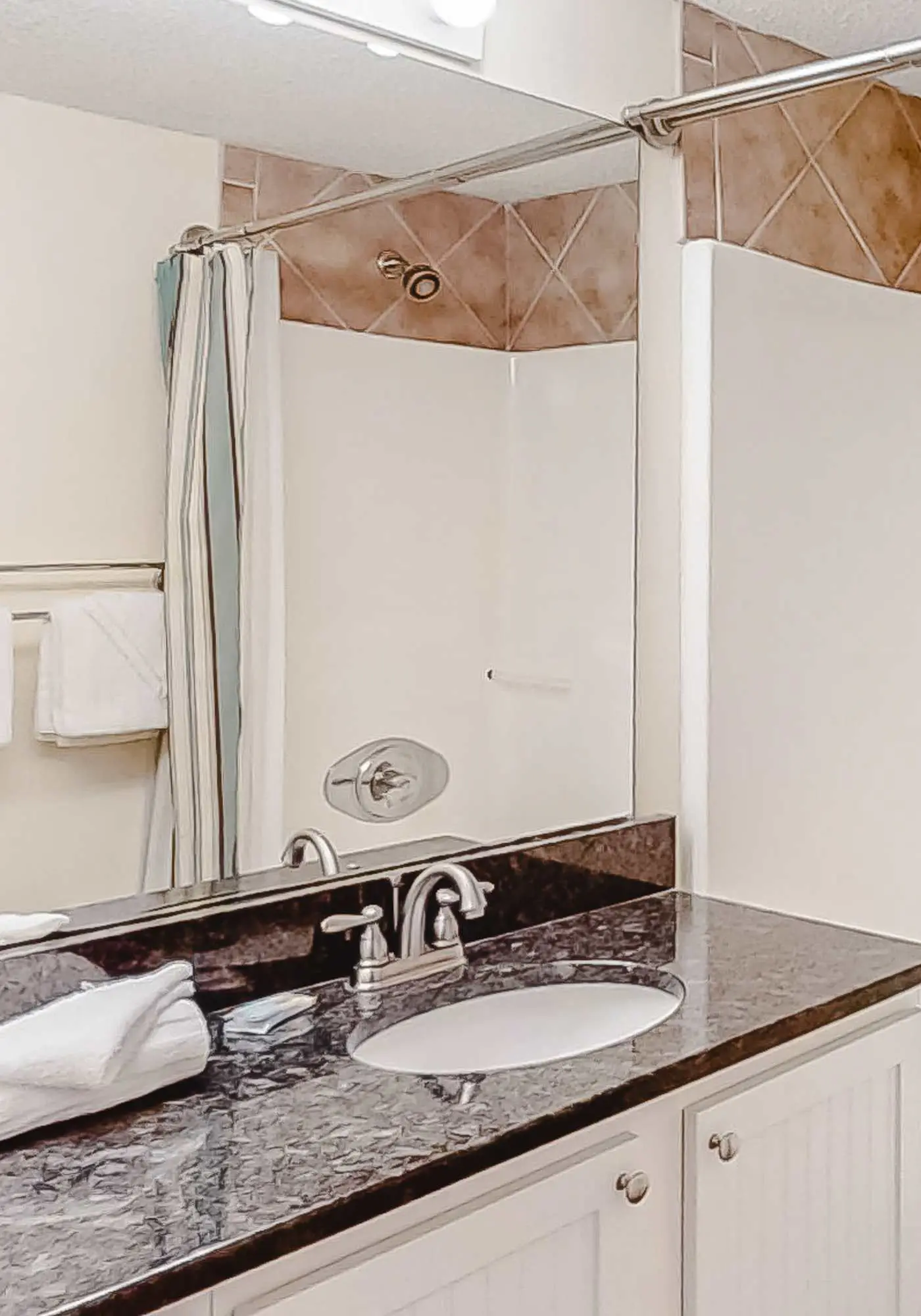 Bright and Convenient Condo Overlooking the Gulf + Shared Pool, Free WiFi