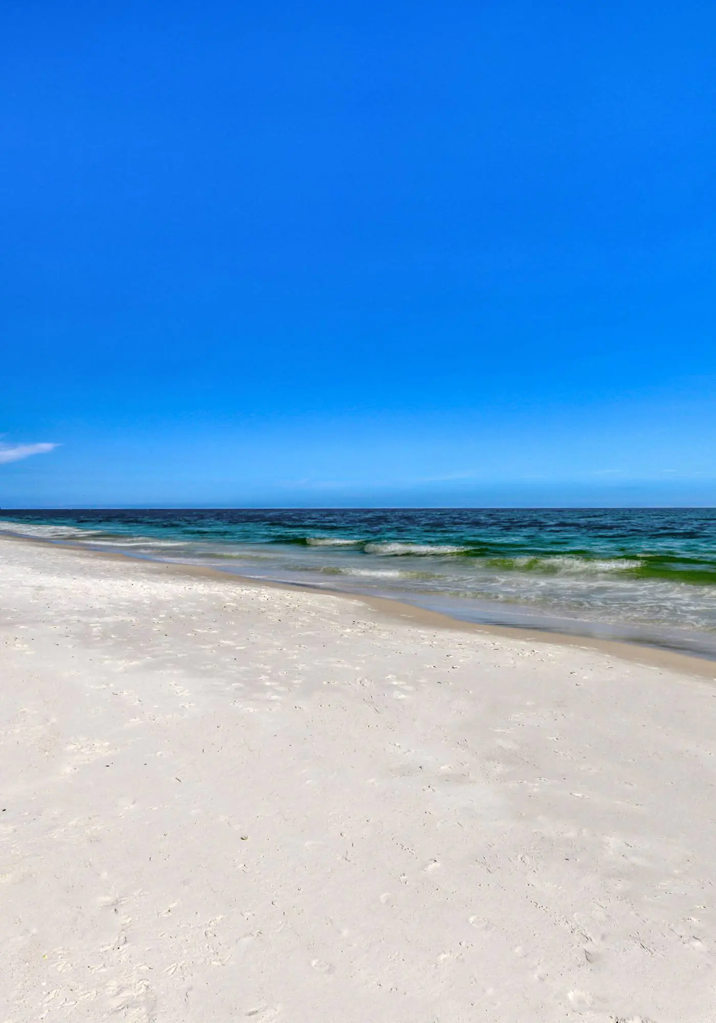 Bright and Convenient Condo Overlooking the Gulf + Shared Pool, Free WiFi