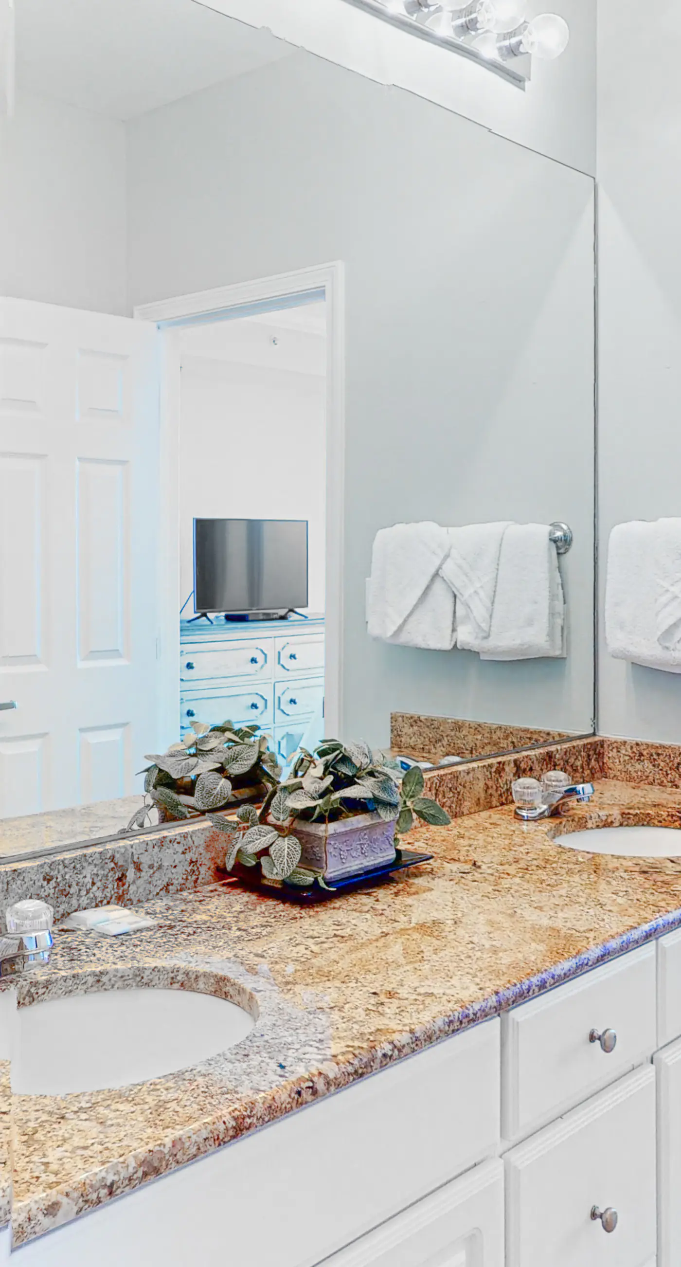Gulf-front condo with pool, sauna, washer,dryer, cable, & central AC