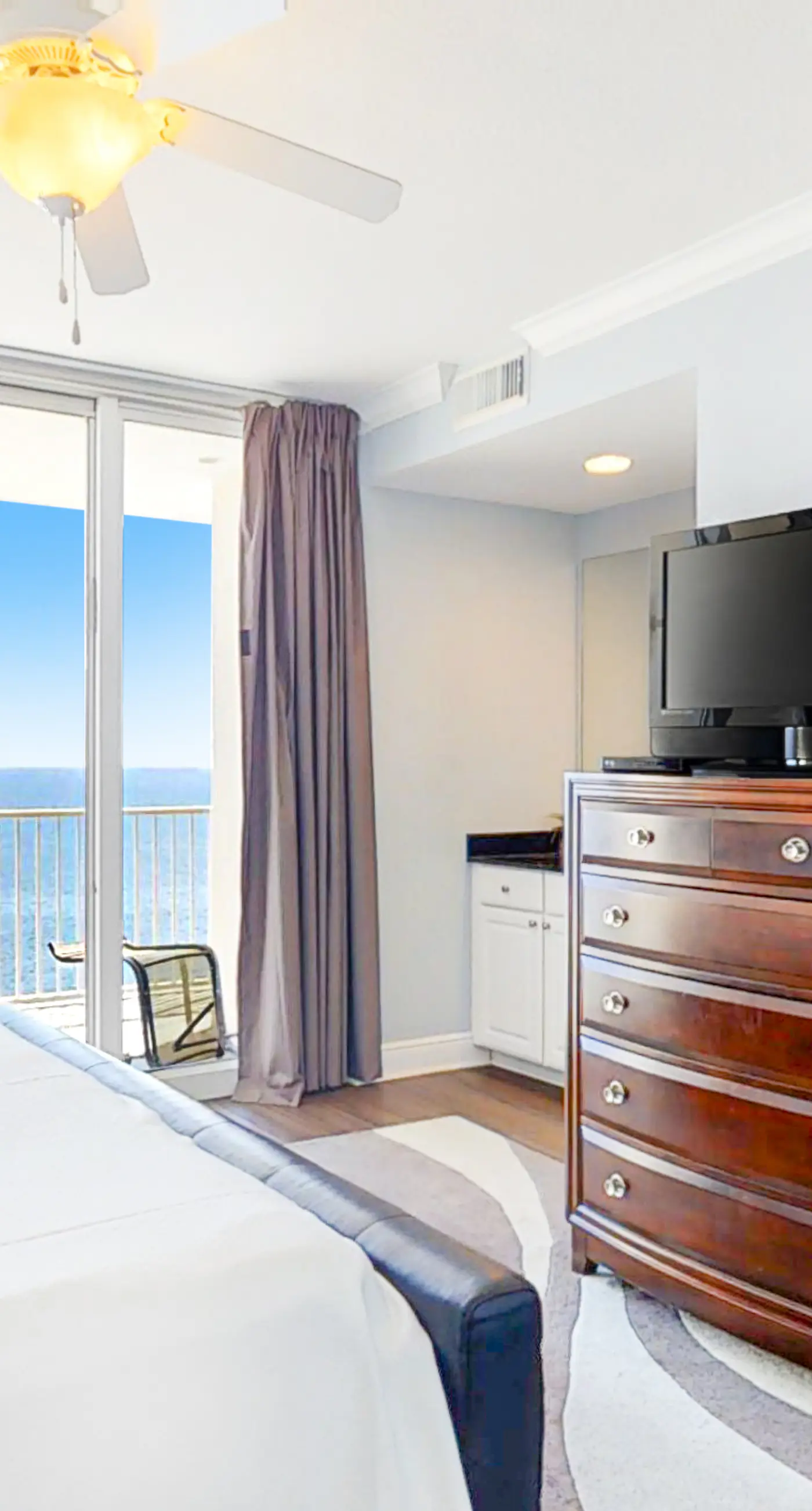 Gulf-front penthouse with pool, sauna, washer,dryer, & central AC