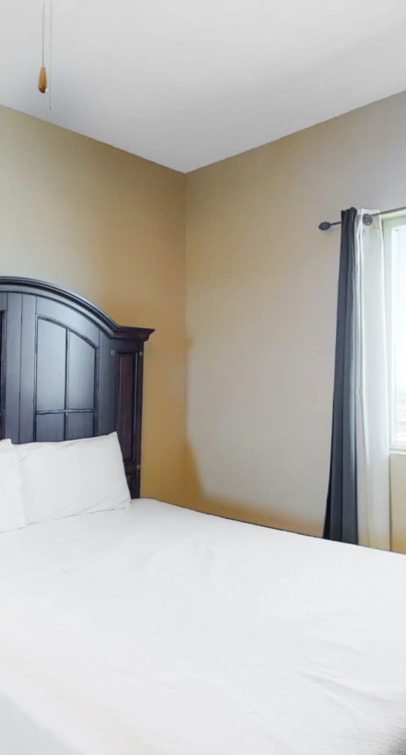 Gulf-front penthouse with pool, sauna, washer,dryer, & central AC