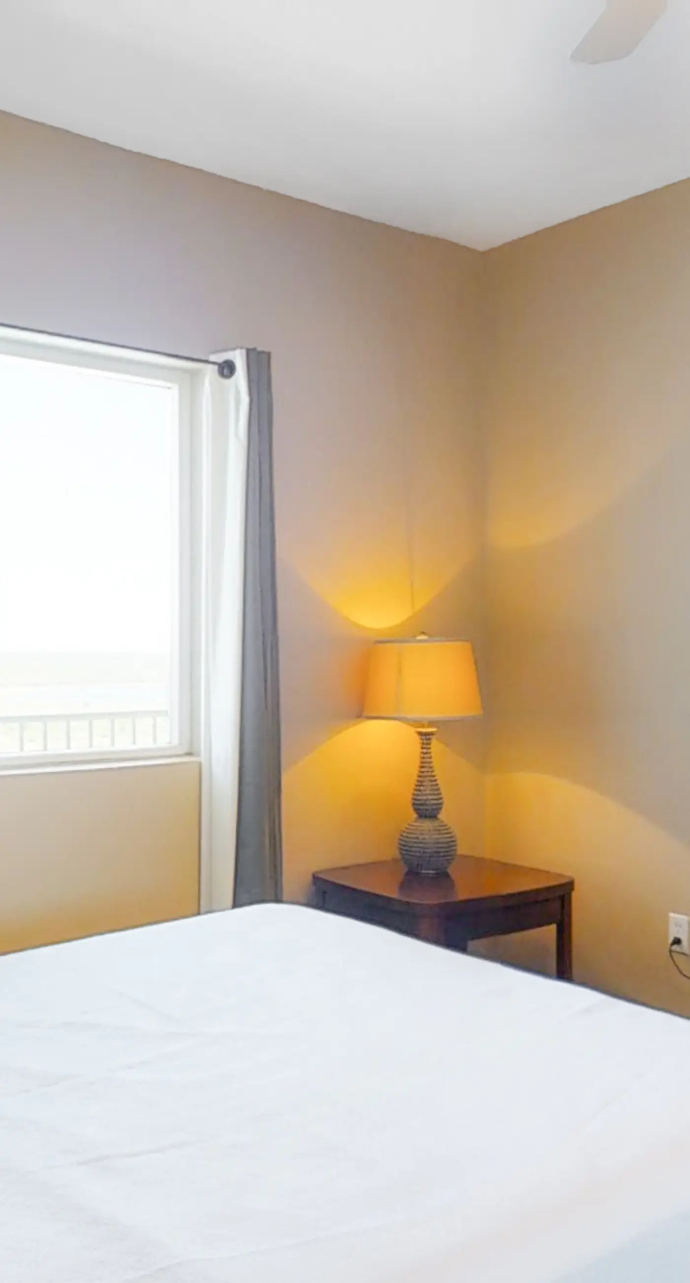 Gulf-front penthouse with pool, sauna, washer,dryer, & central AC