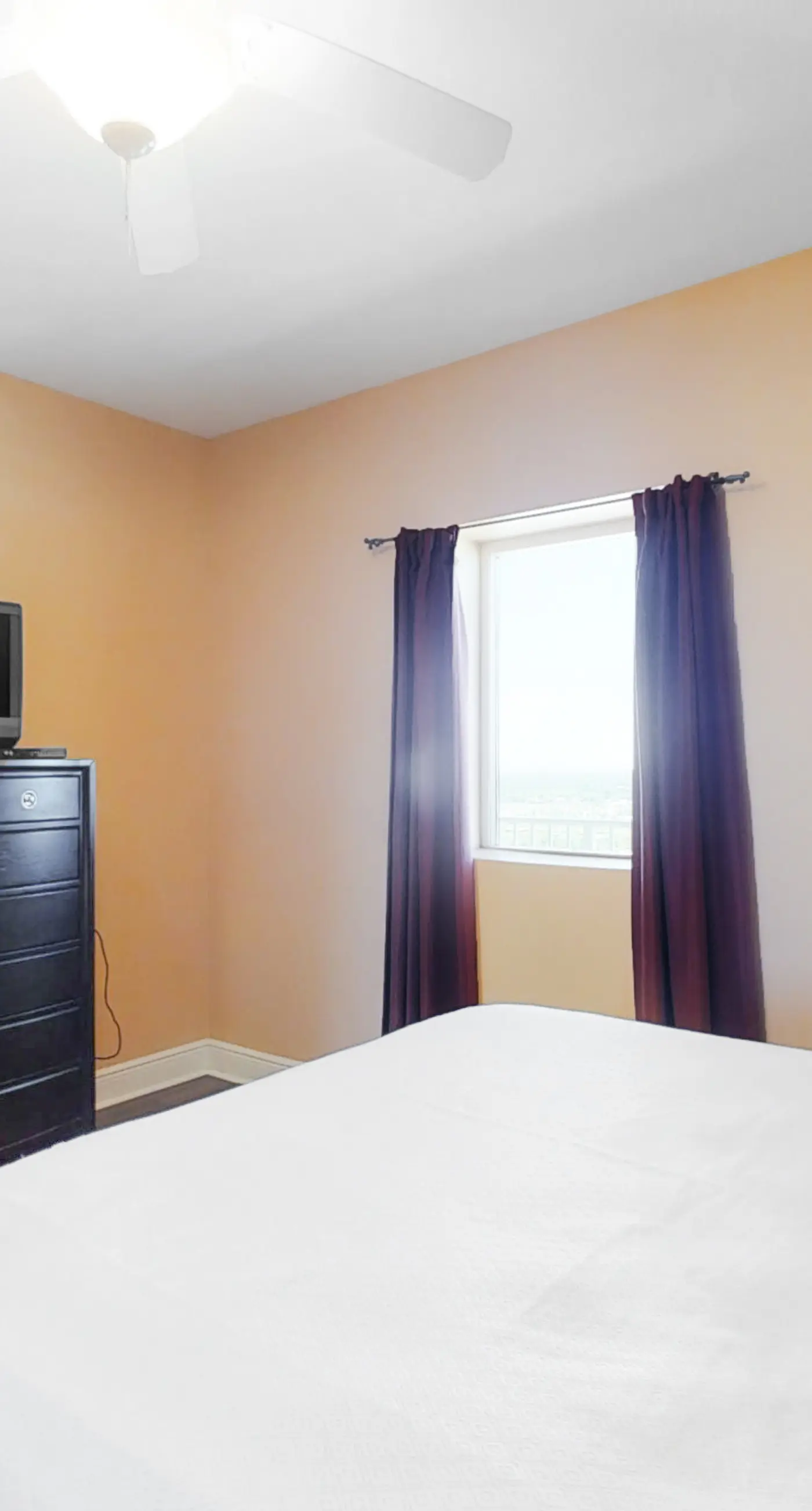 Gulf-front penthouse with pool, sauna, washer,dryer, & central AC