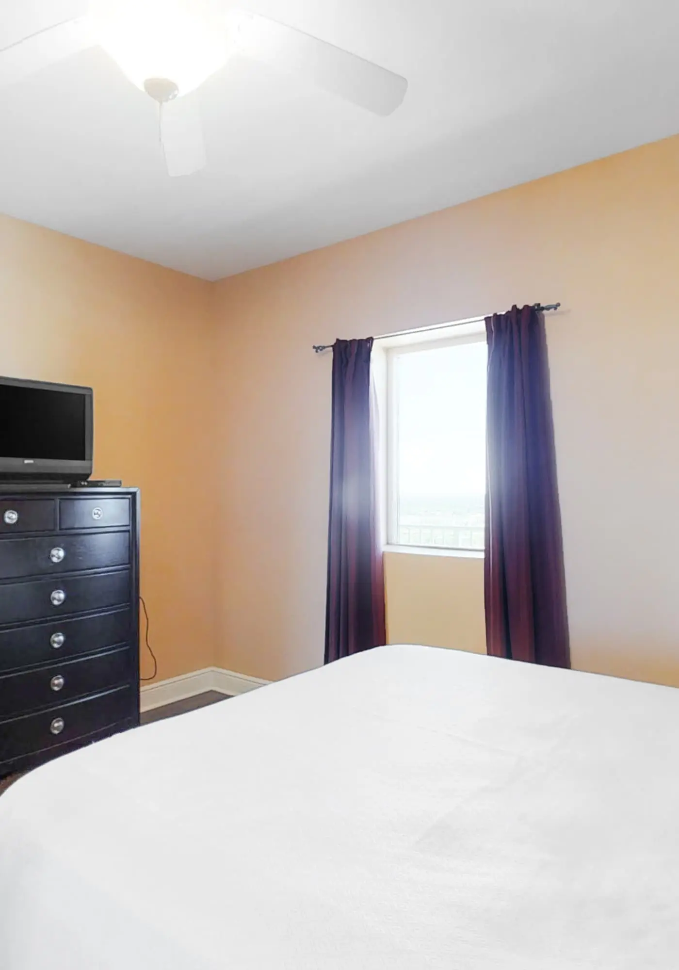Gulf-front penthouse with pool, sauna, washer,dryer, & central AC