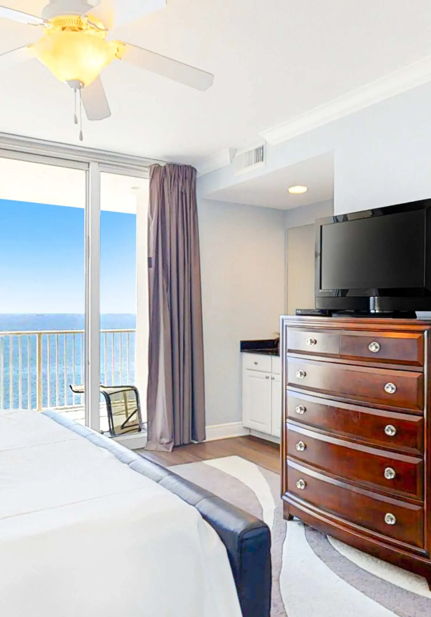 Gulf-front penthouse with pool, sauna, washer,dryer, & central AC