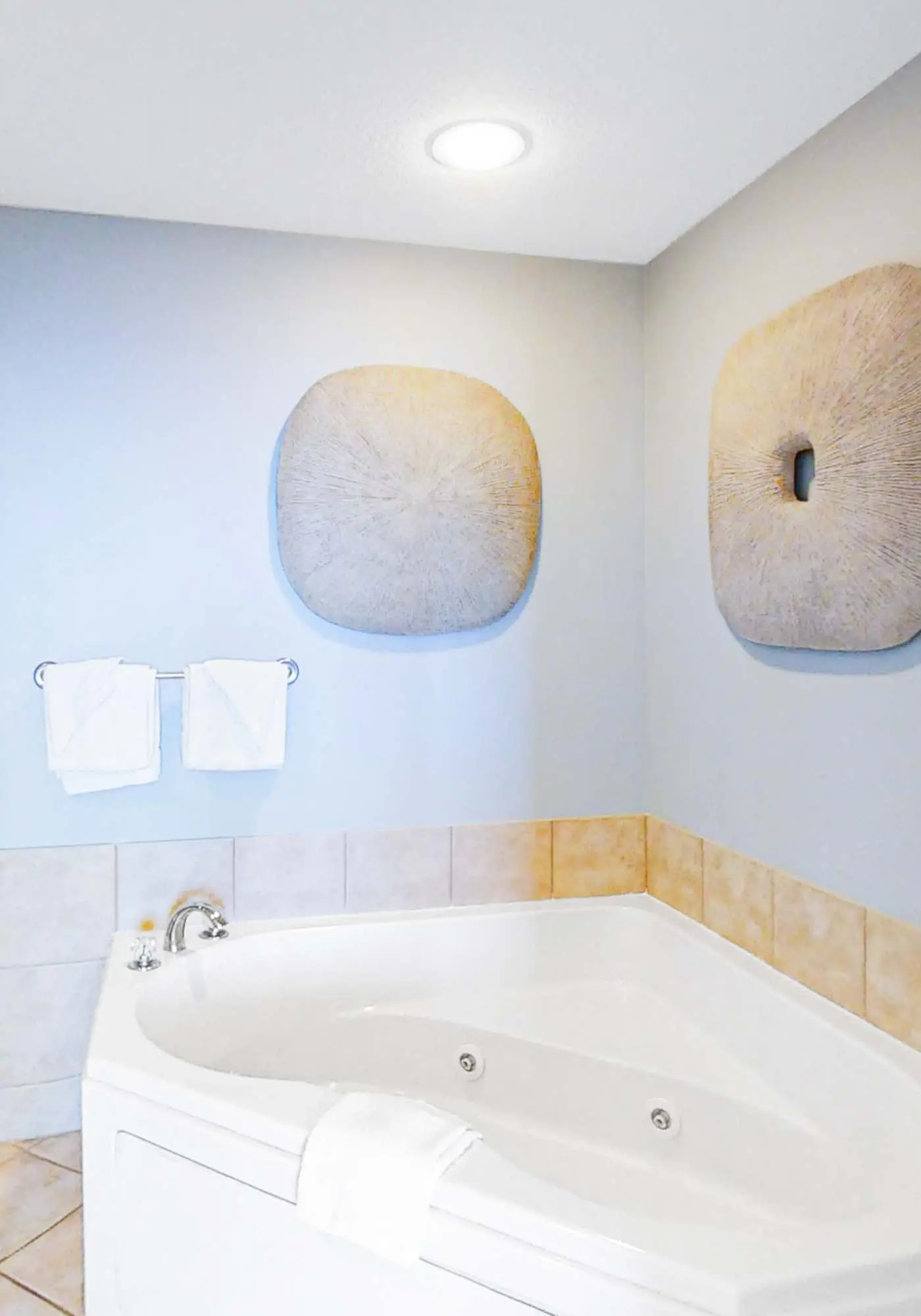 Gulf-front penthouse with pool, sauna, washer,dryer, & central AC