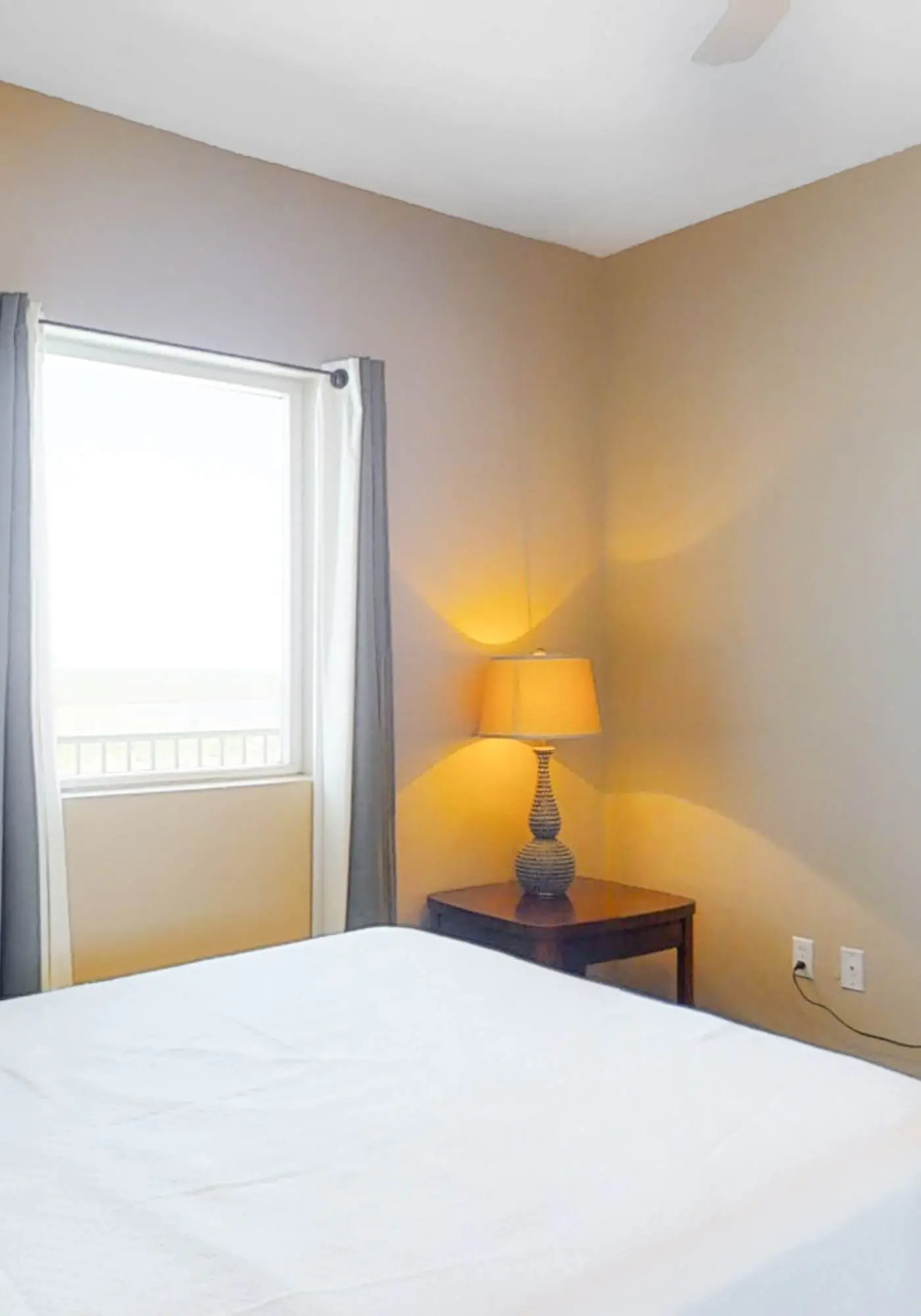 Gulf-front penthouse with pool, sauna, washer,dryer, & central AC